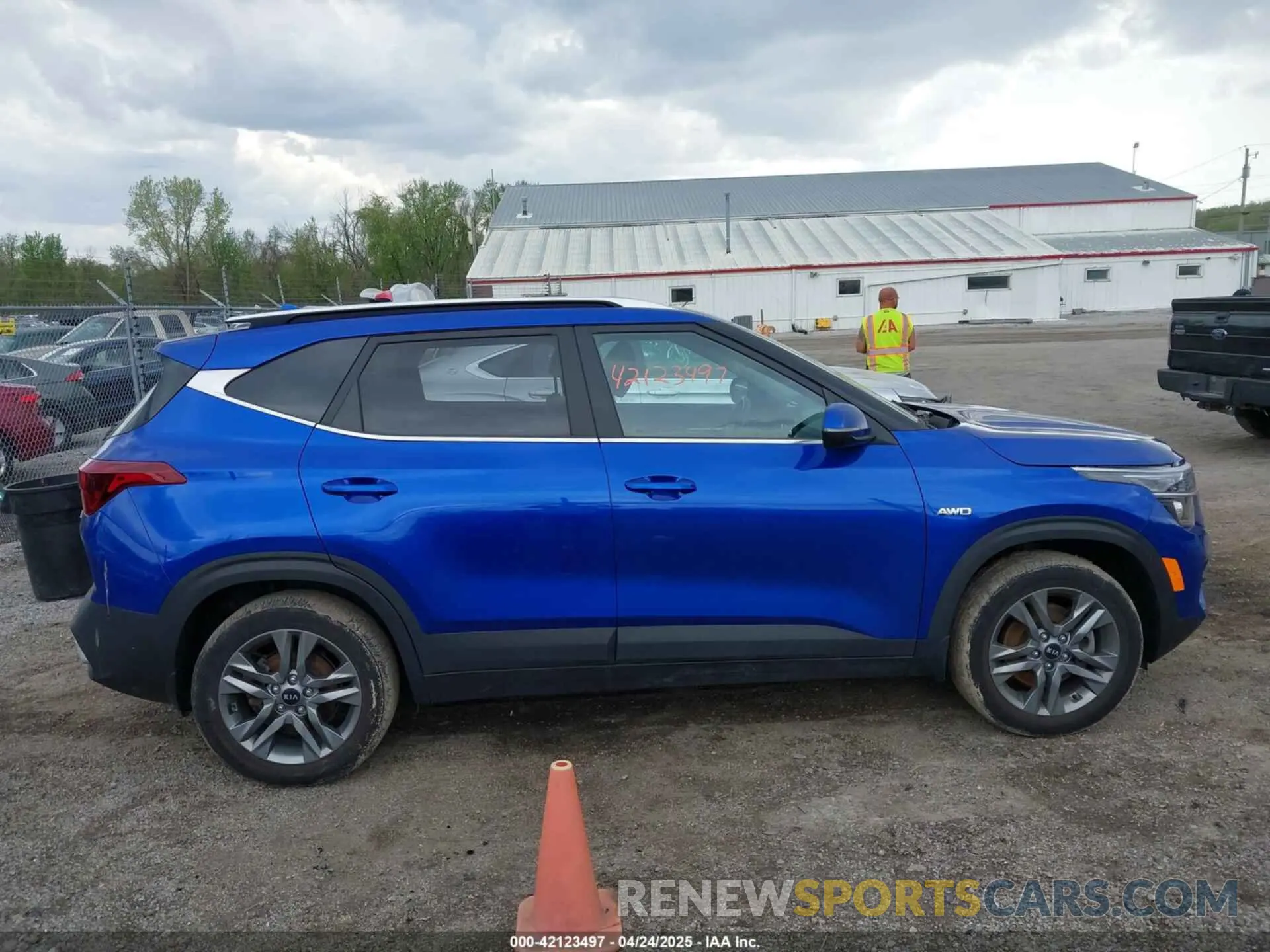 12 Фотография поврежденного автомобиля KNDEUCAAXM7221587 KIA SELTOS 2021
