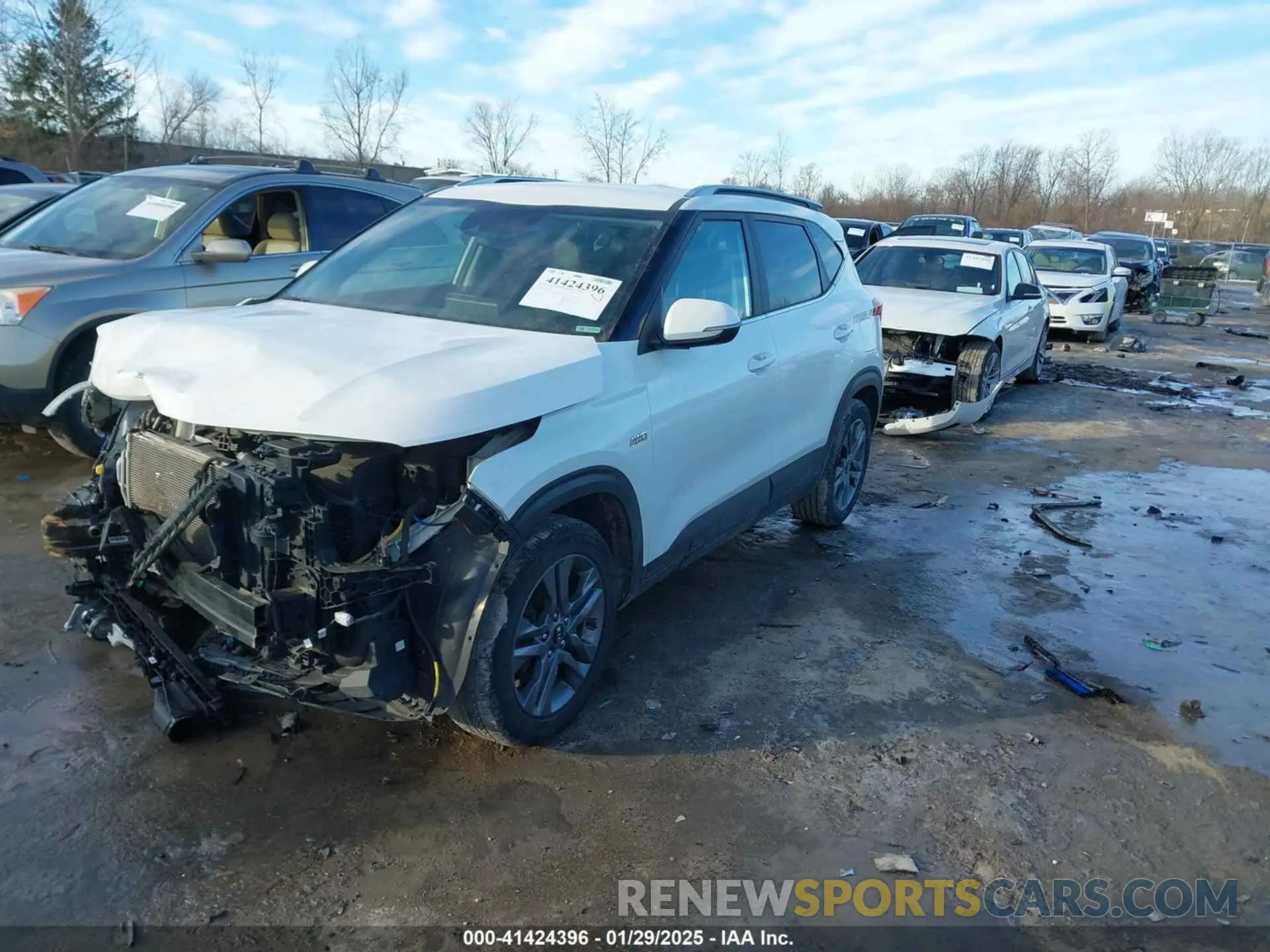 2 Фотография поврежденного автомобиля KNDEUCAAXM7225123 KIA SELTOS 2021