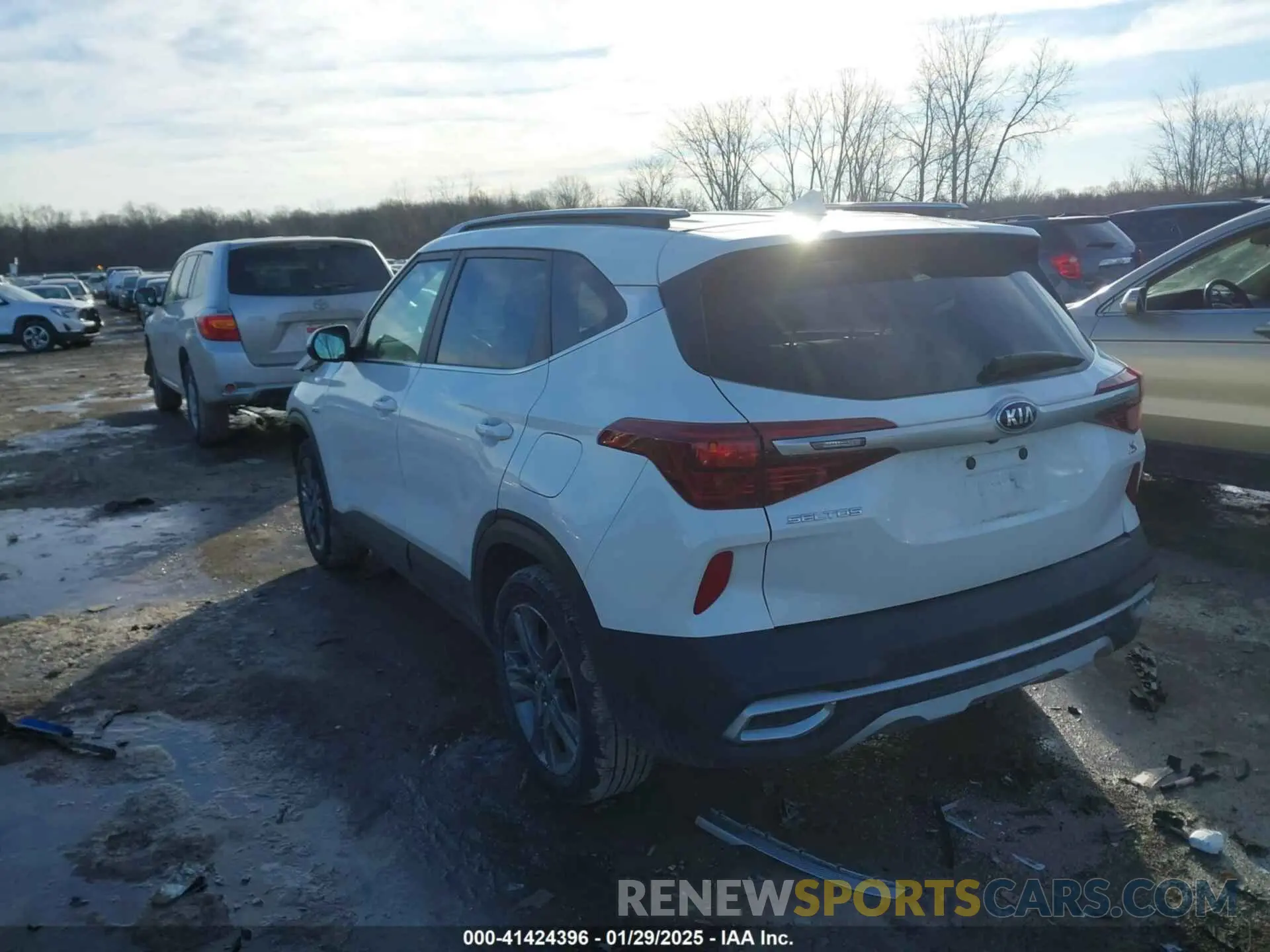 3 Фотография поврежденного автомобиля KNDEUCAAXM7225123 KIA SELTOS 2021