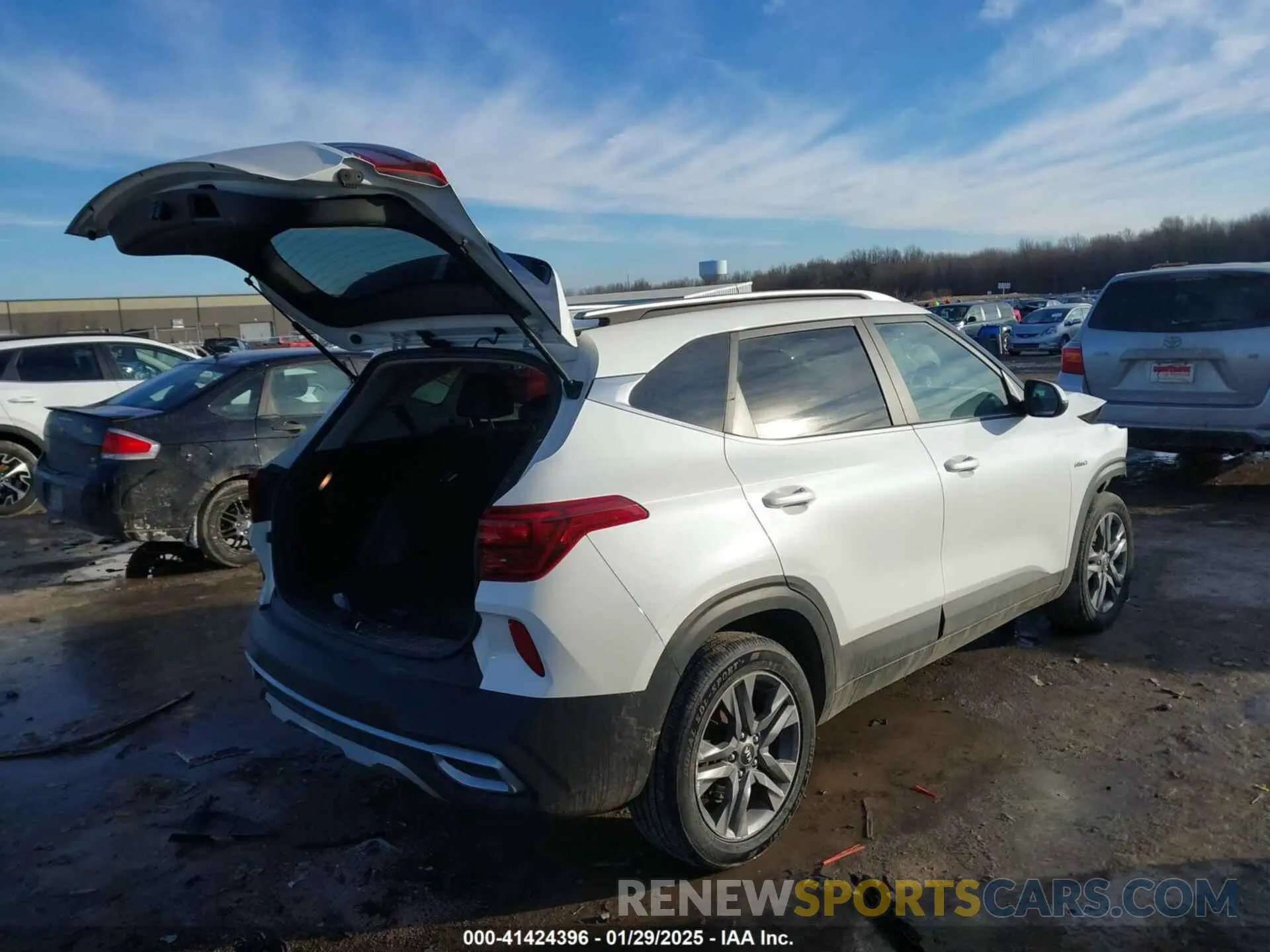 4 Фотография поврежденного автомобиля KNDEUCAAXM7225123 KIA SELTOS 2021