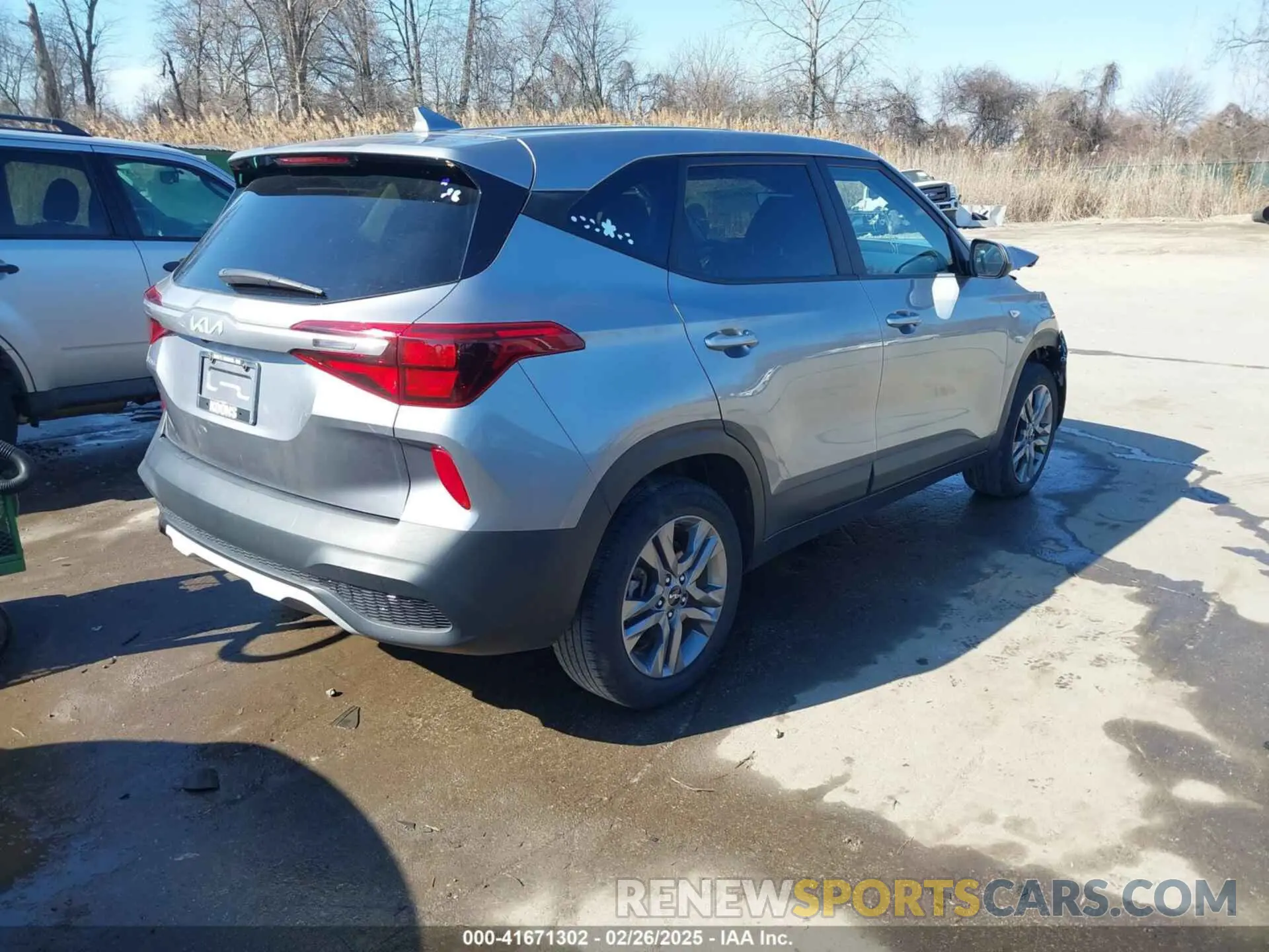 4 Photograph of a damaged car KNDEPCAA2N7251790 KIA SELTOS 2022