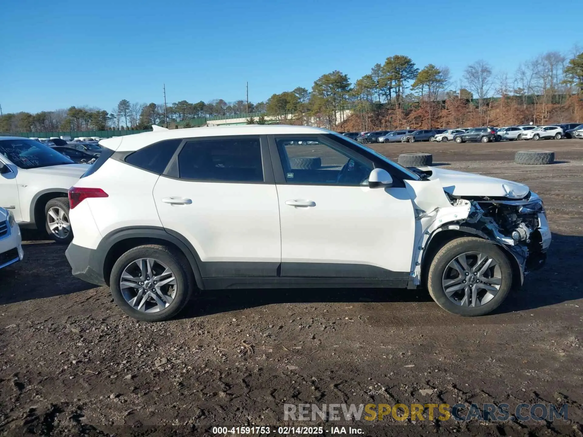 14 Photograph of a damaged car KNDEPCAA8N7316478 KIA SELTOS 2022