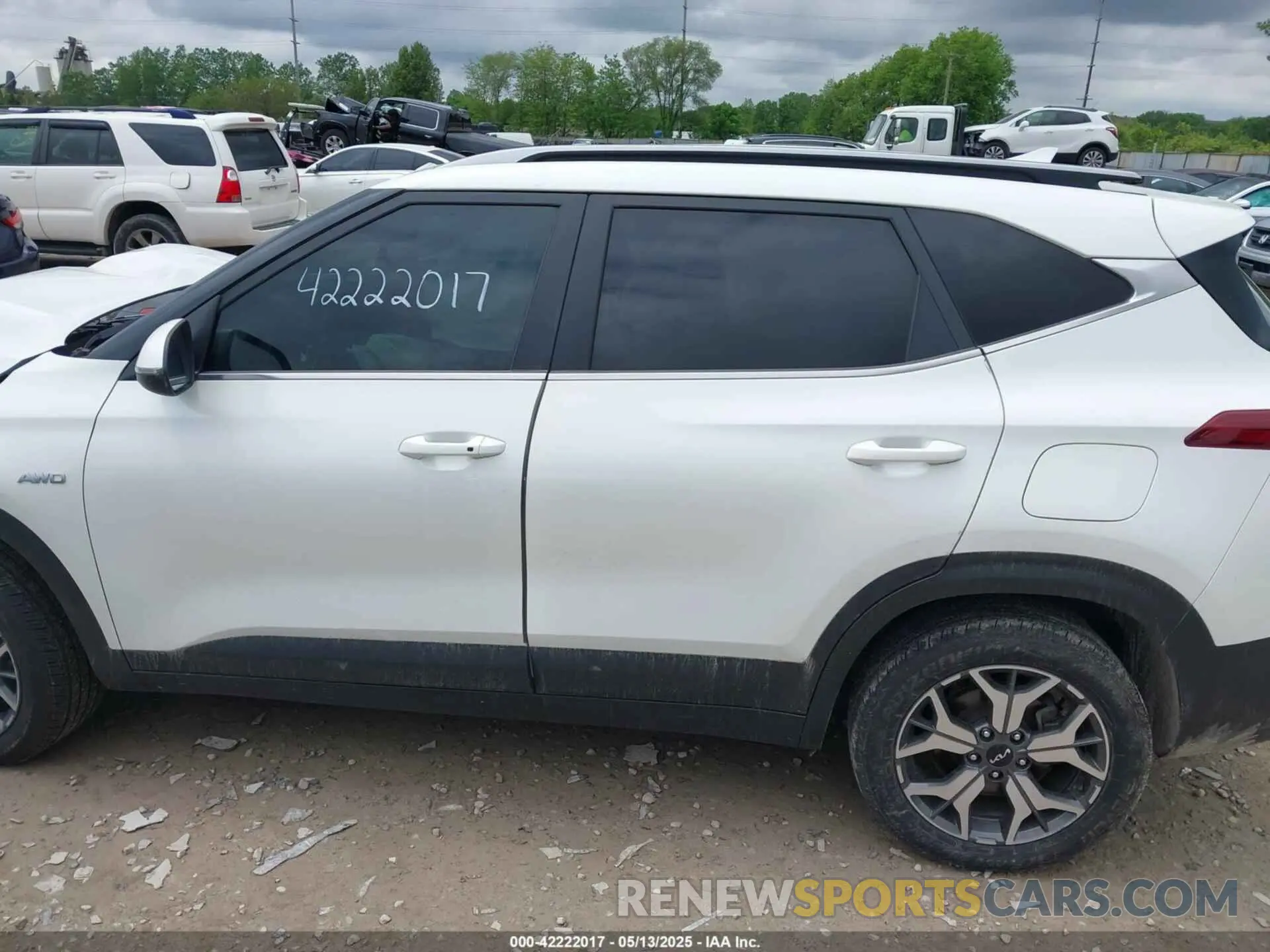 15 Photograph of a damaged car KNDERCAA0N7238739 KIA SELTOS 2022