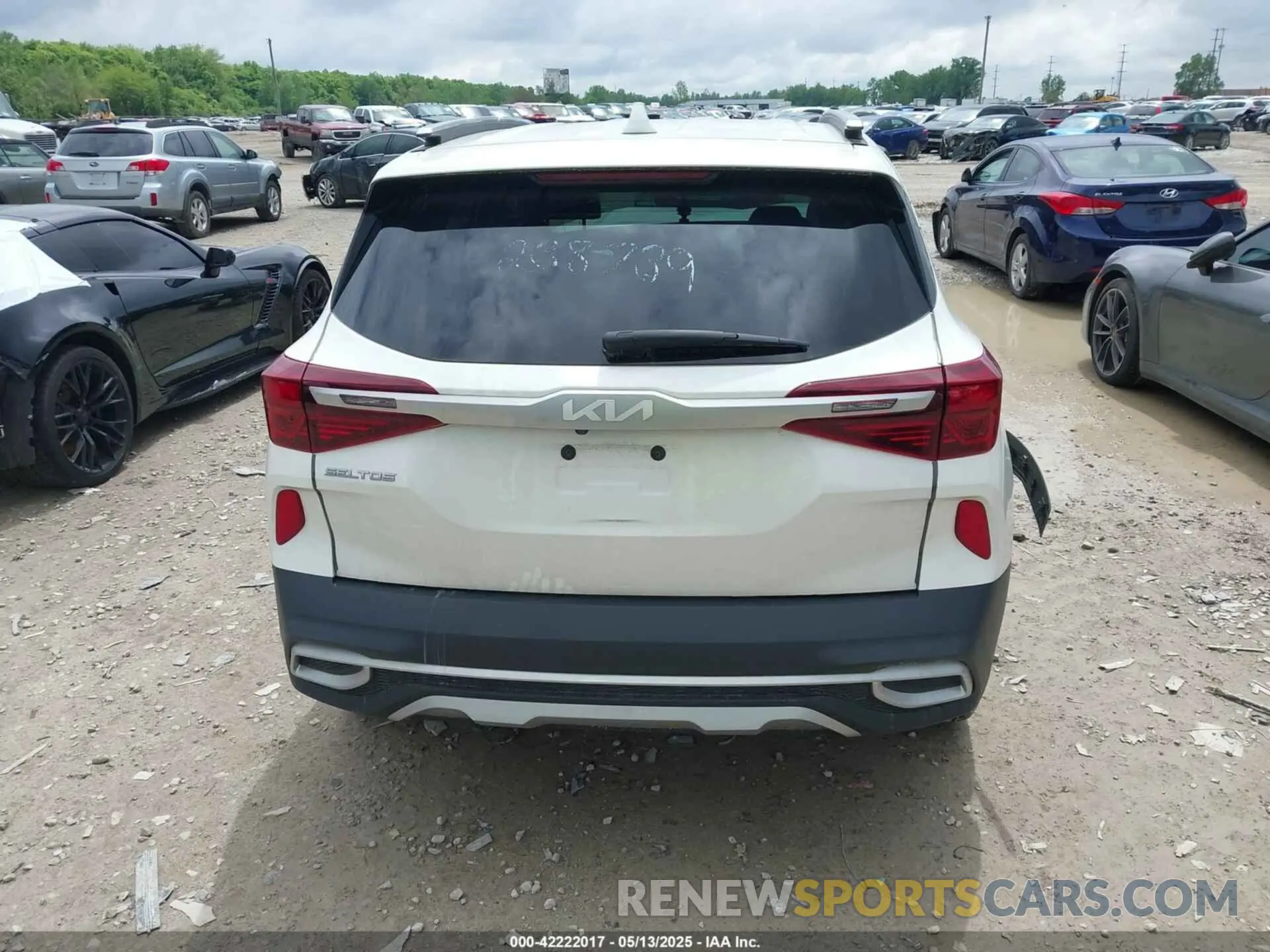 17 Photograph of a damaged car KNDERCAA0N7238739 KIA SELTOS 2022