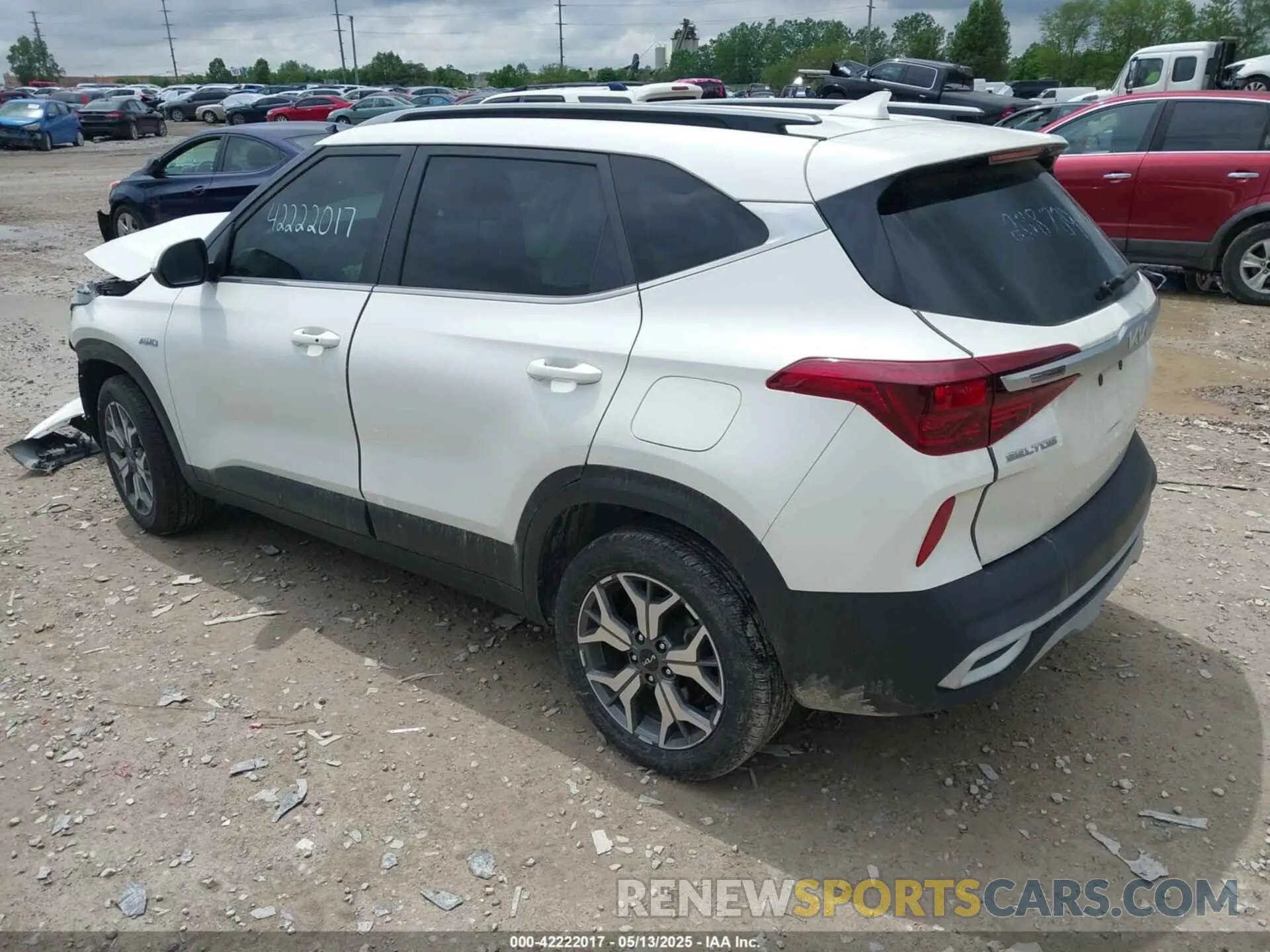 3 Photograph of a damaged car KNDERCAA0N7238739 KIA SELTOS 2022