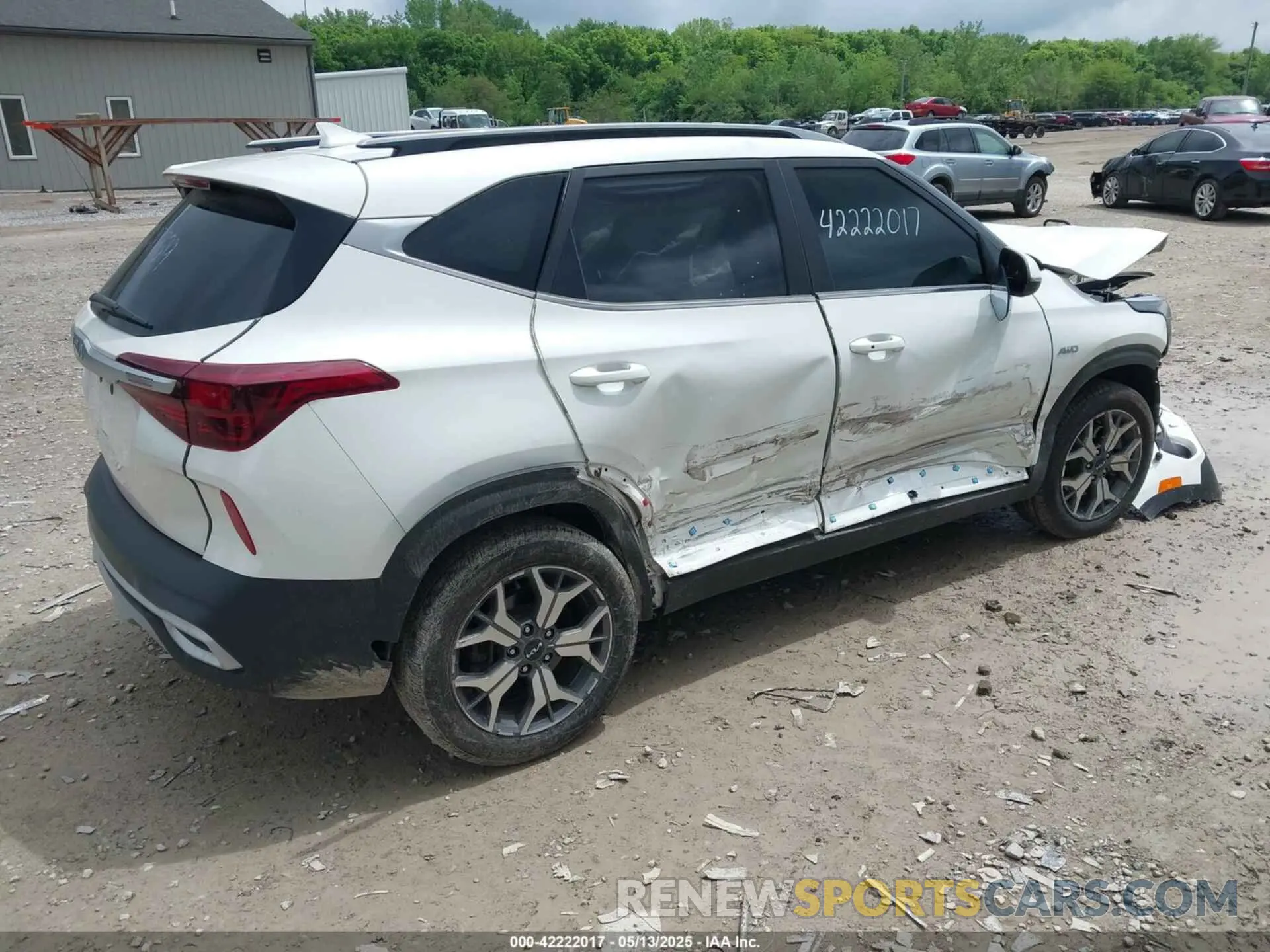 4 Photograph of a damaged car KNDERCAA0N7238739 KIA SELTOS 2022