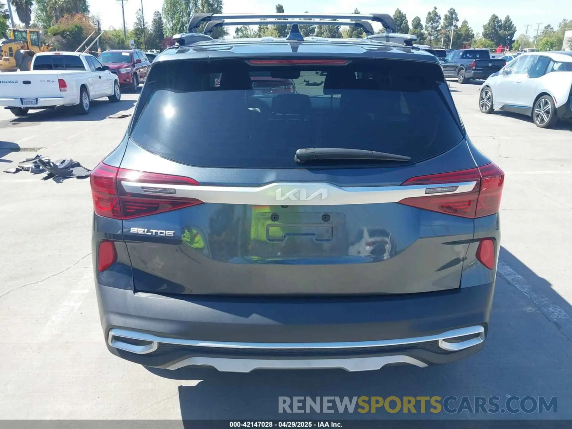 16 Photograph of a damaged car KNDERCAA0N7315688 KIA SELTOS 2022