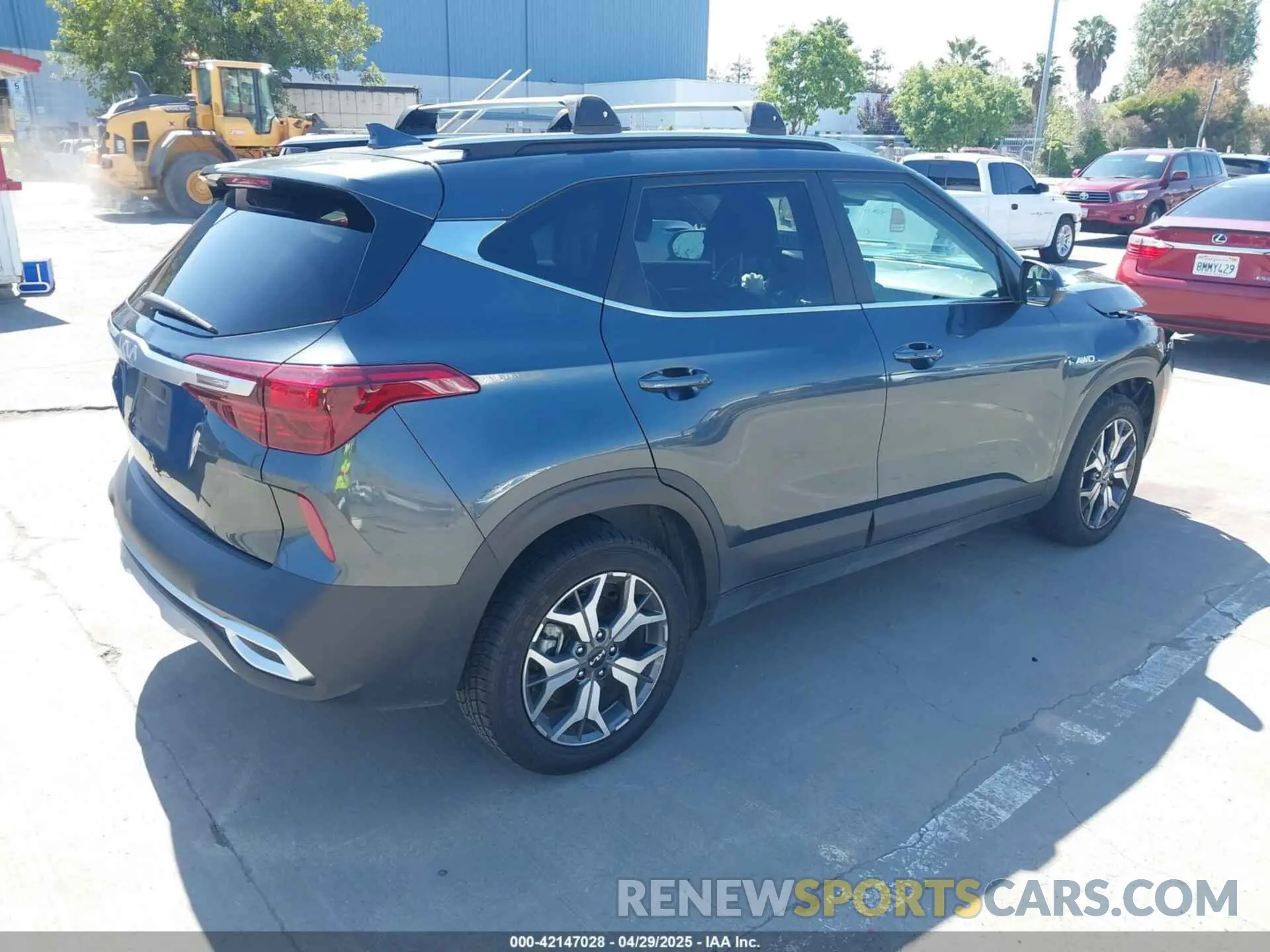 4 Photograph of a damaged car KNDERCAA0N7315688 KIA SELTOS 2022
