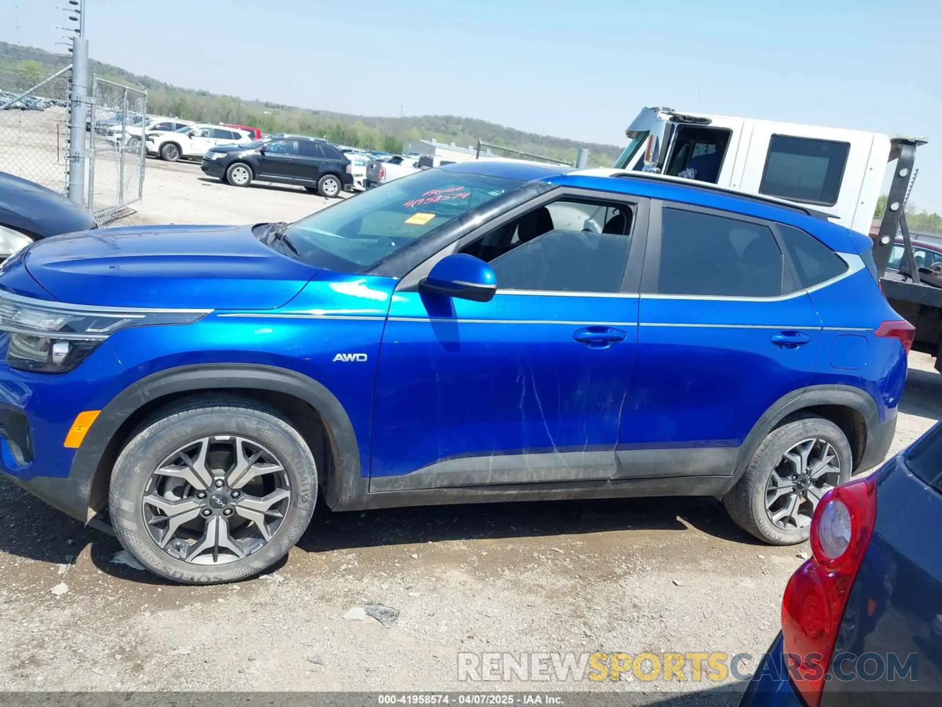 15 Photograph of a damaged car KNDERCAA2N7260578 KIA SELTOS 2022