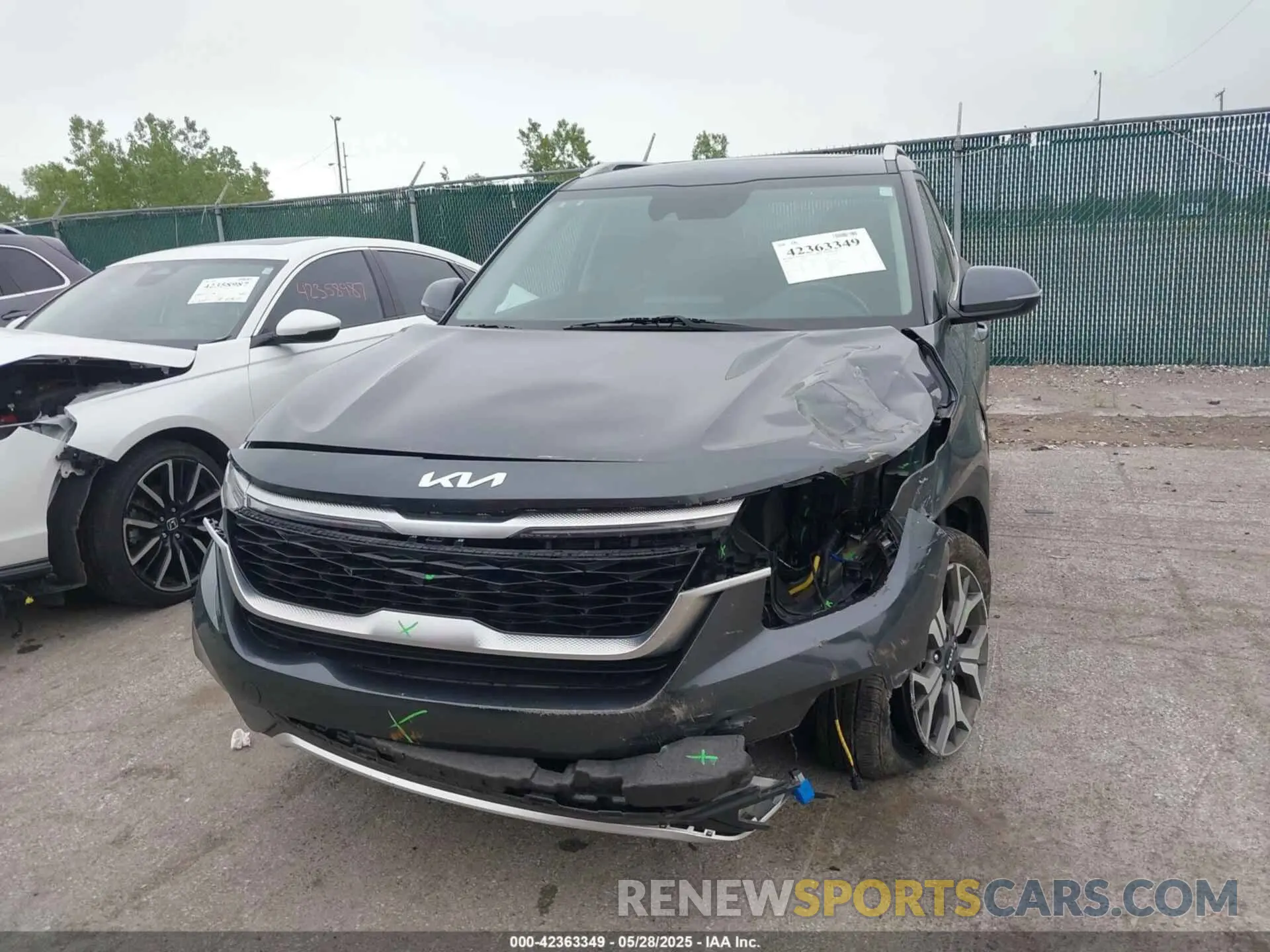 13 Photograph of a damaged car KNDERCAA3N7237293 KIA SELTOS 2022