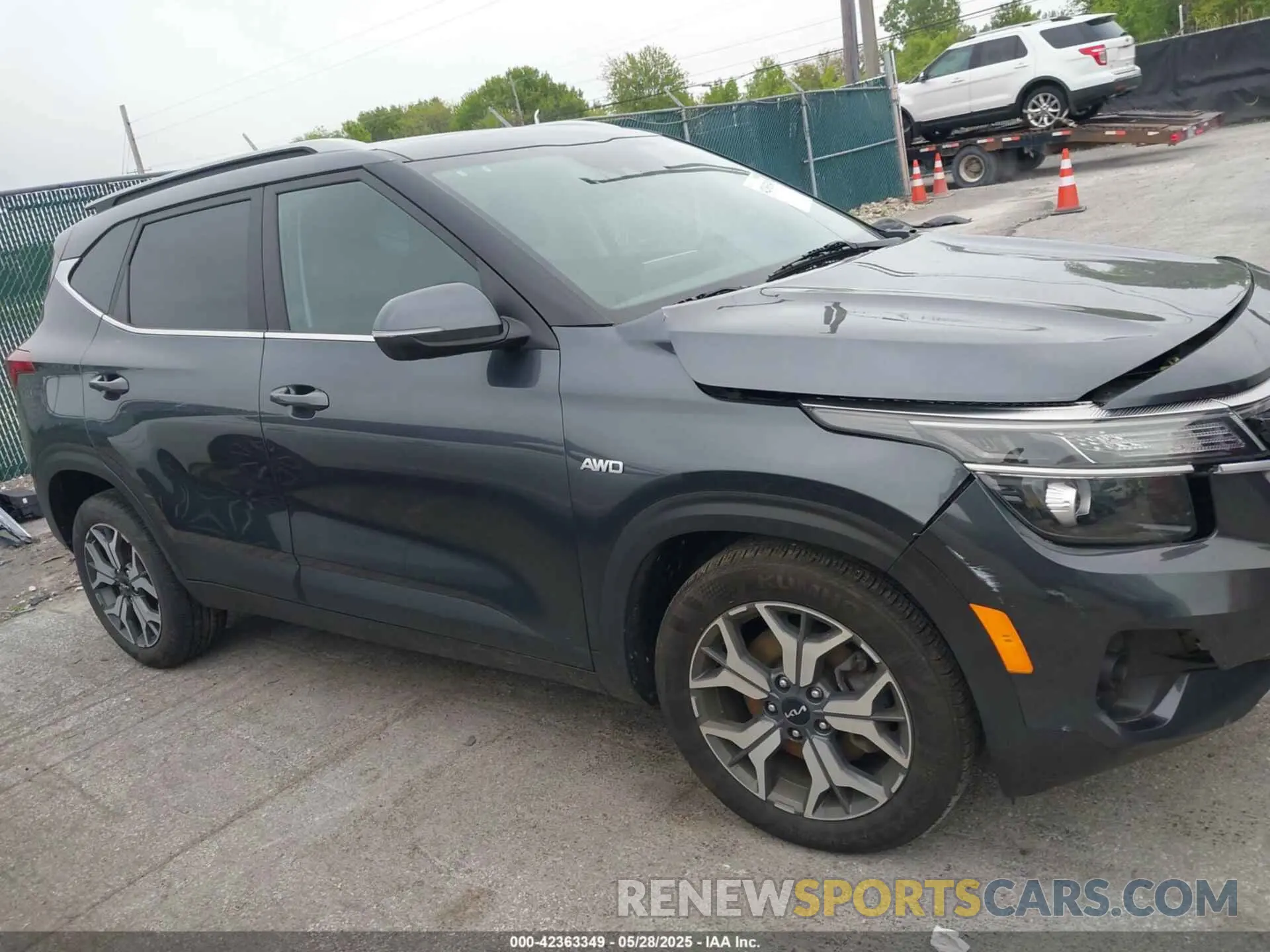 14 Photograph of a damaged car KNDERCAA3N7237293 KIA SELTOS 2022