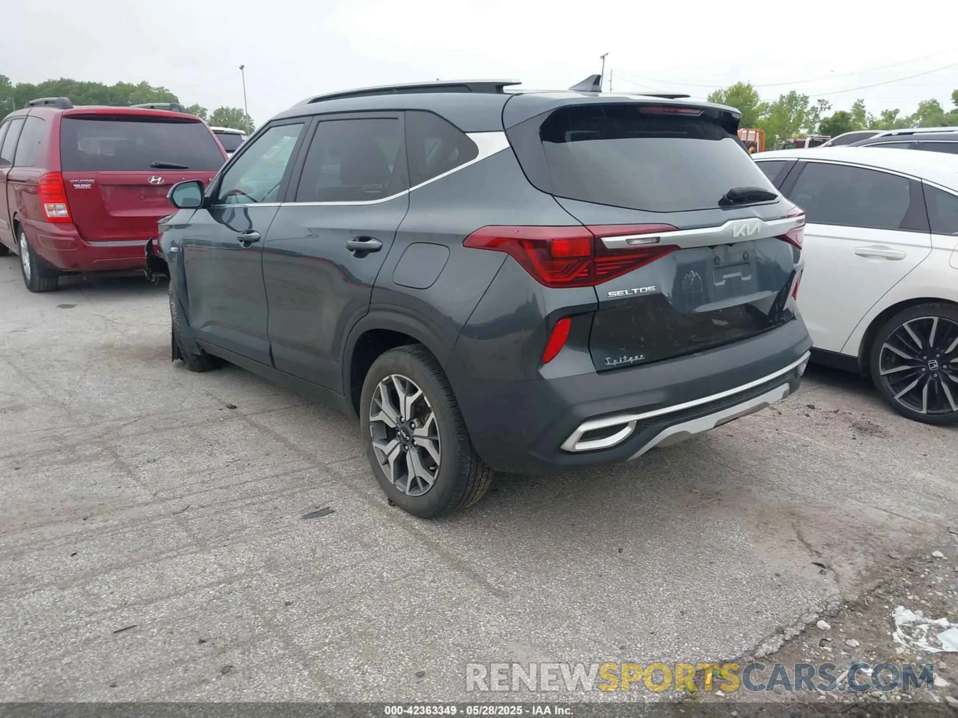 3 Photograph of a damaged car KNDERCAA3N7237293 KIA SELTOS 2022