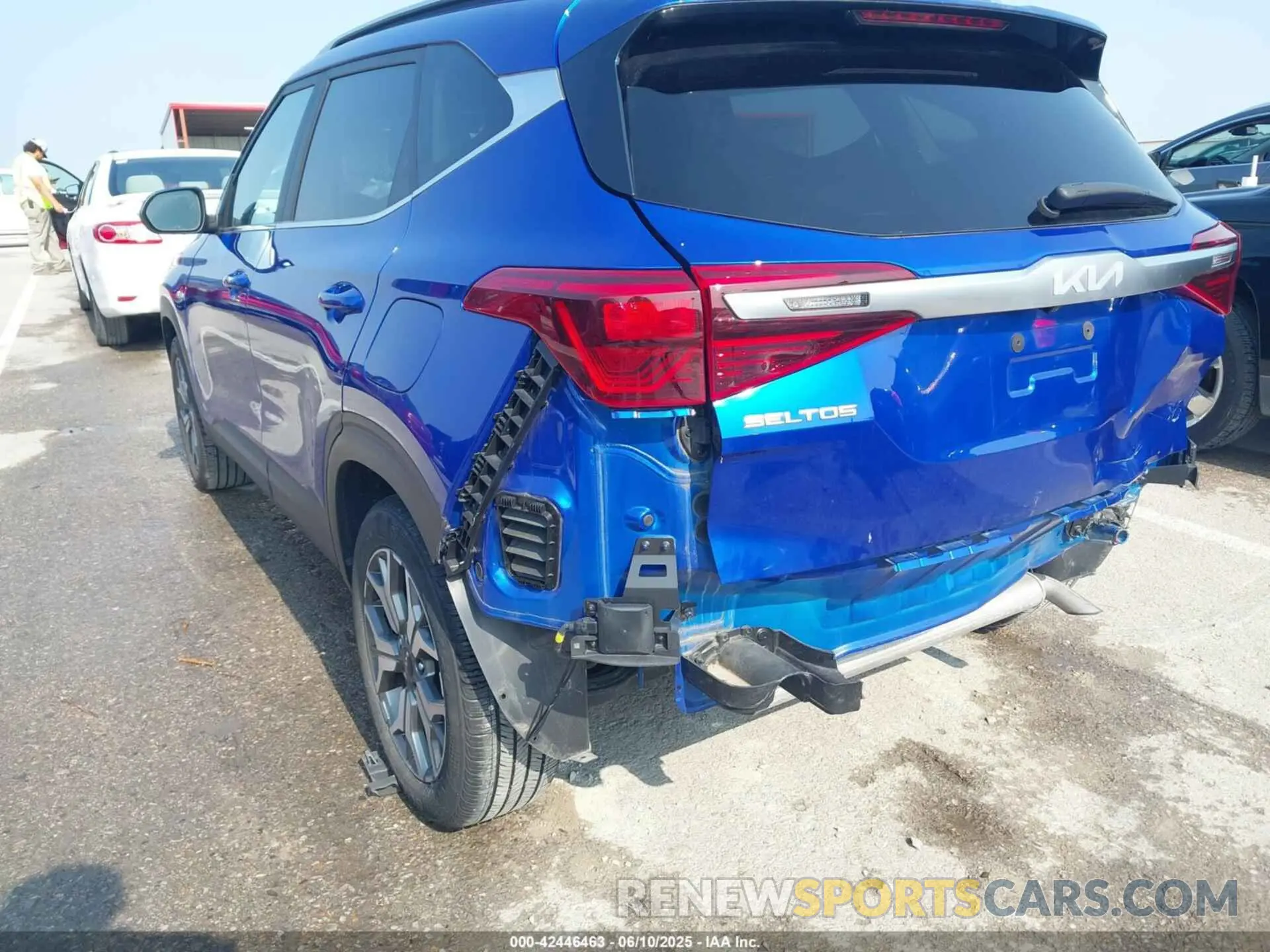 19 Photograph of a damaged car KNDERCAA8N7295996 KIA SELTOS 2022