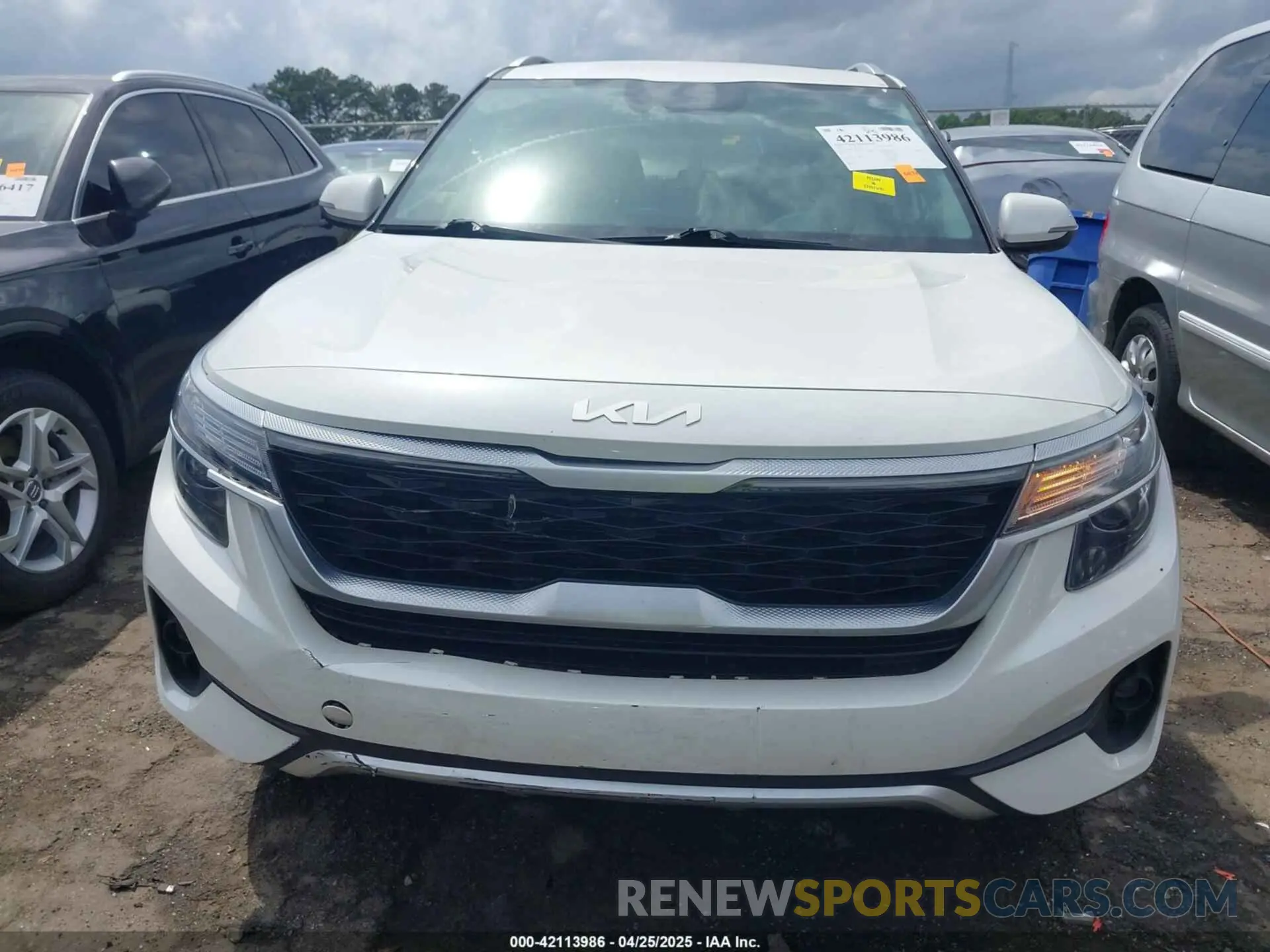 12 Photograph of a damaged car KNDERCAAXN7287172 KIA SELTOS 2022