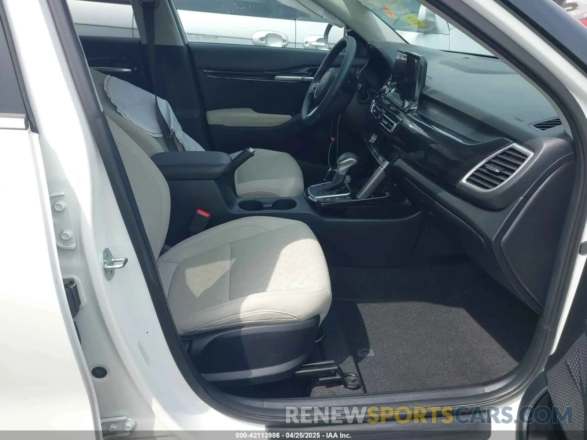 5 Photograph of a damaged car KNDERCAAXN7287172 KIA SELTOS 2022