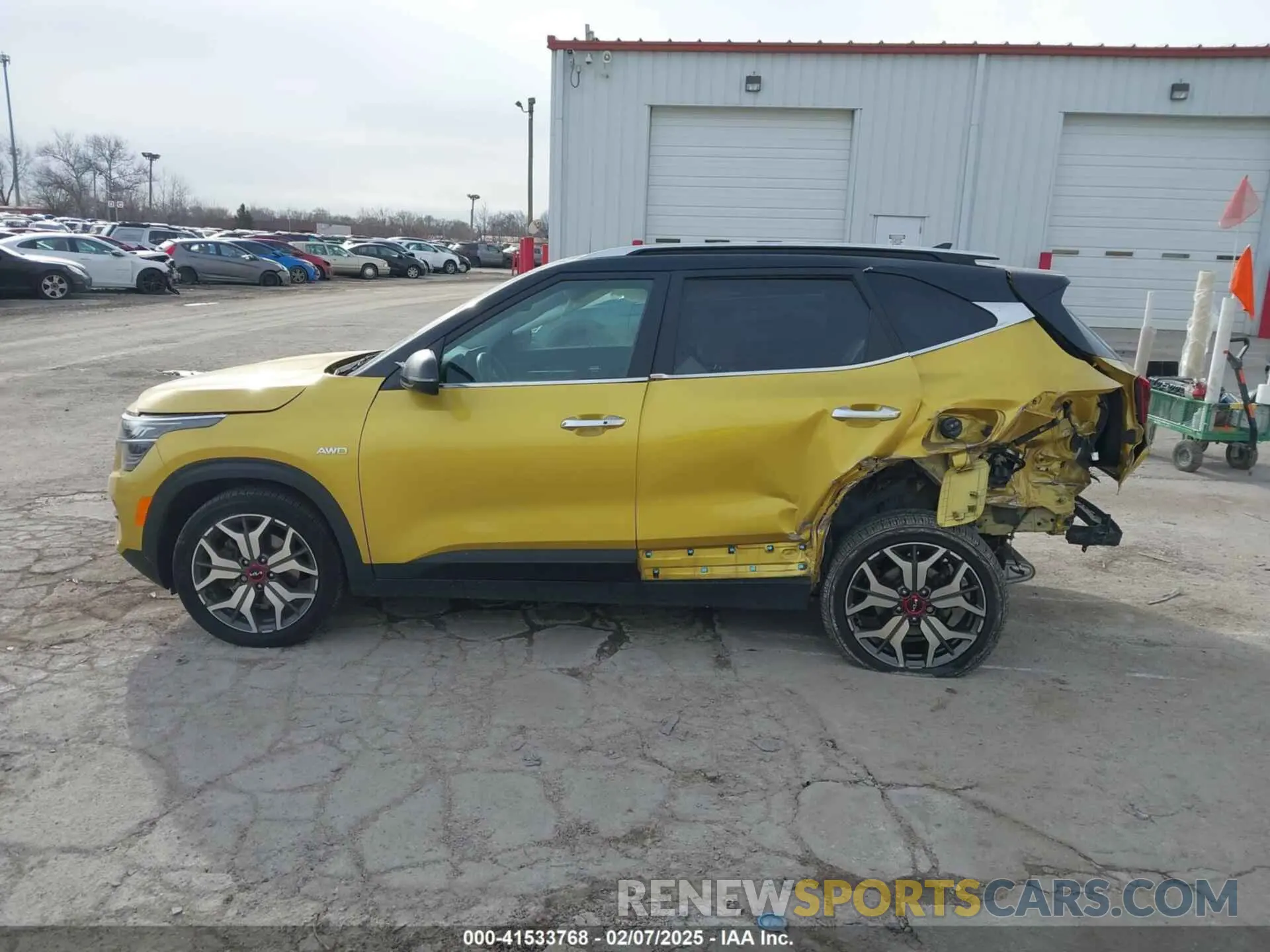 14 Photograph of a damaged car KNDETCA25N7274582 KIA SELTOS 2022