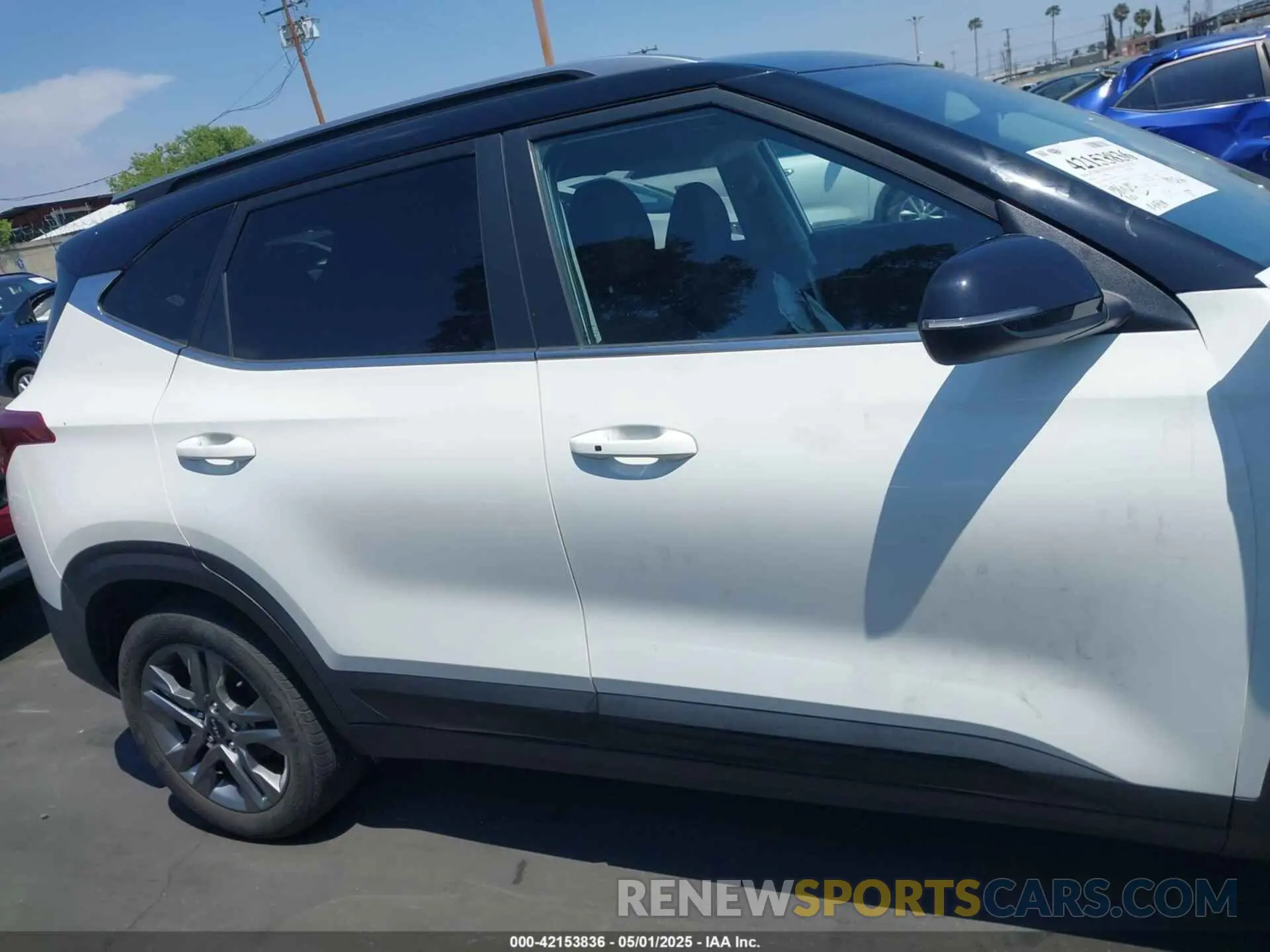14 Photograph of a damaged car KNDEU2AA9N7293070 KIA SELTOS 2022