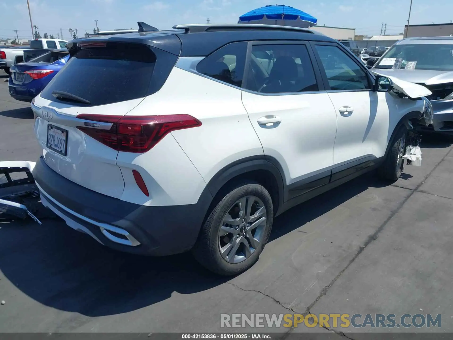 4 Photograph of a damaged car KNDEU2AA9N7293070 KIA SELTOS 2022