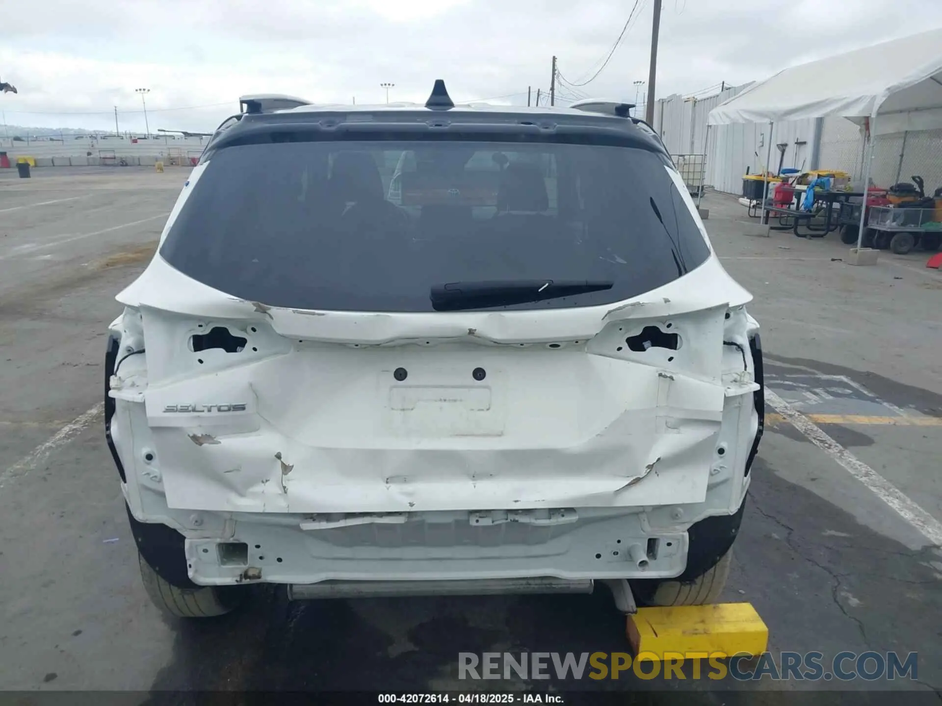 17 Фотография поврежденного автомобиля KNDEUCAA0N7245608 KIA SELTOS 2022