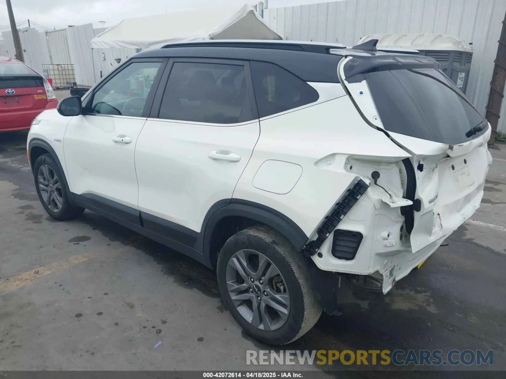 3 Фотография поврежденного автомобиля KNDEUCAA0N7245608 KIA SELTOS 2022