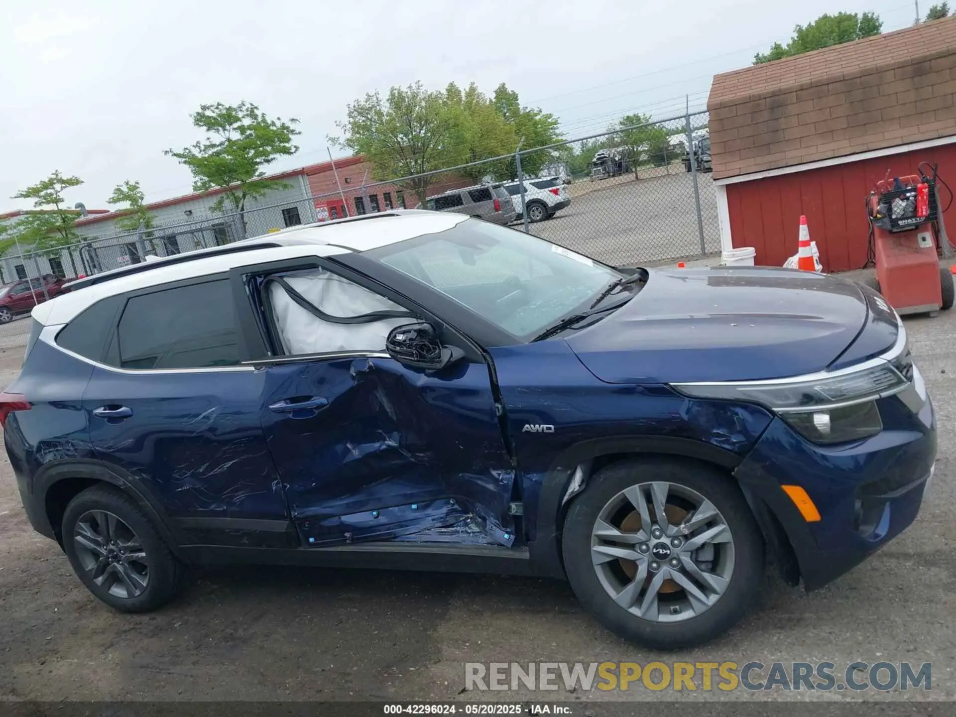 13 Photograph of a damaged car KNDEUCAAXN7305927 KIA SELTOS 2022