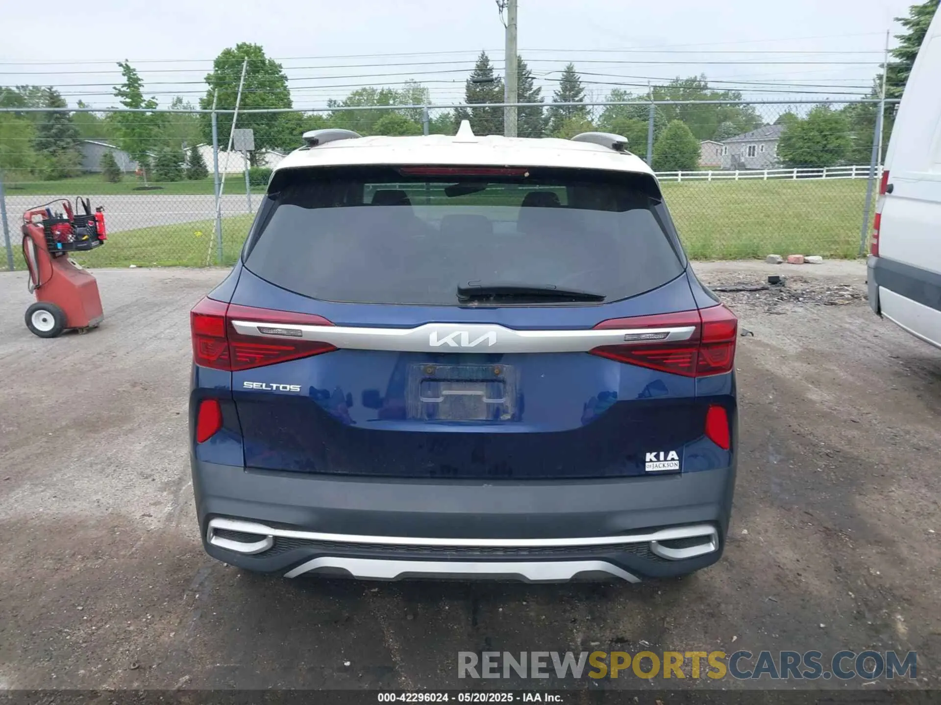 16 Photograph of a damaged car KNDEUCAAXN7305927 KIA SELTOS 2022