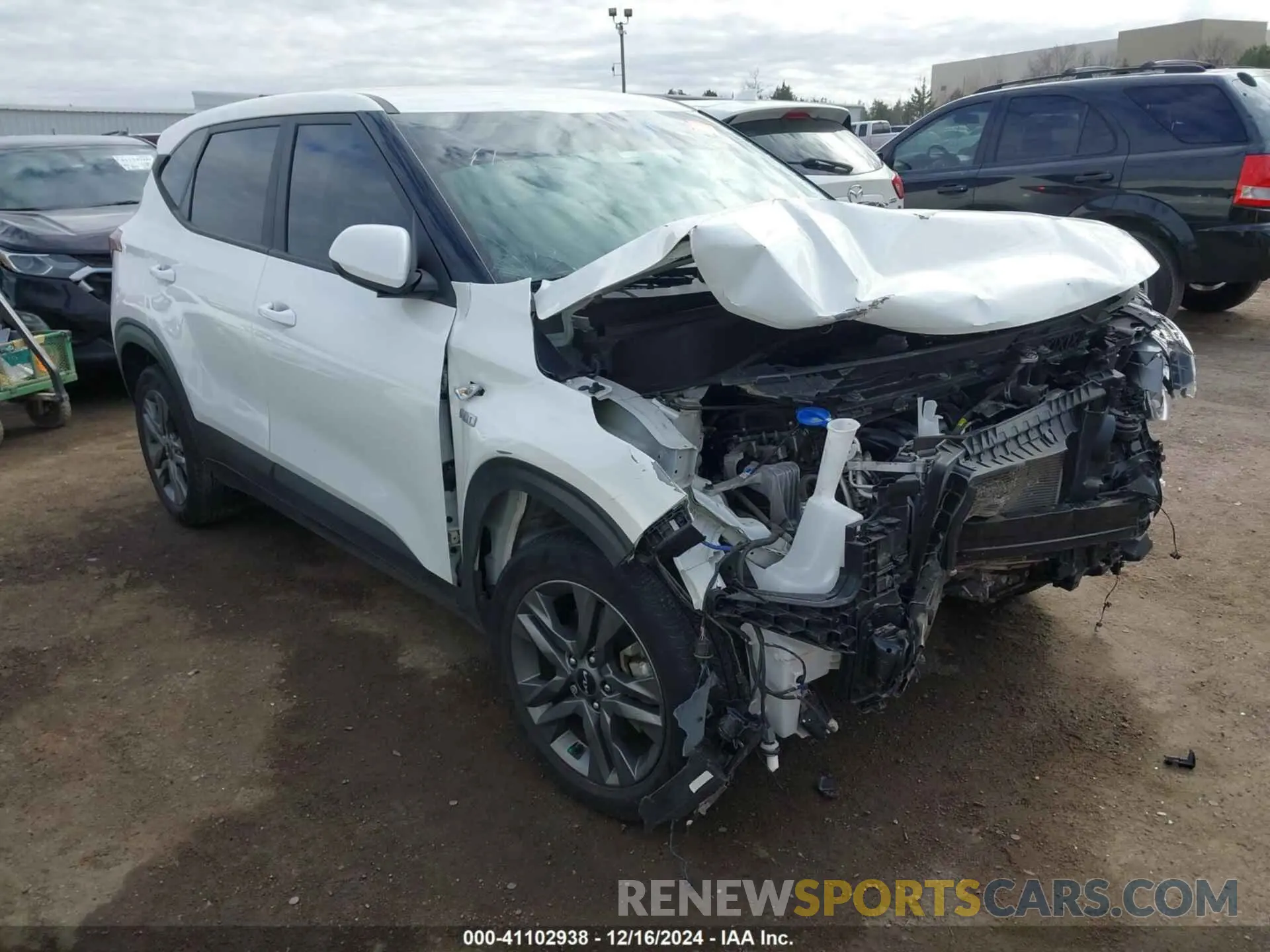 1 Photograph of a damaged car KNDEPCAAXP7423311 KIA SELTOS 2023