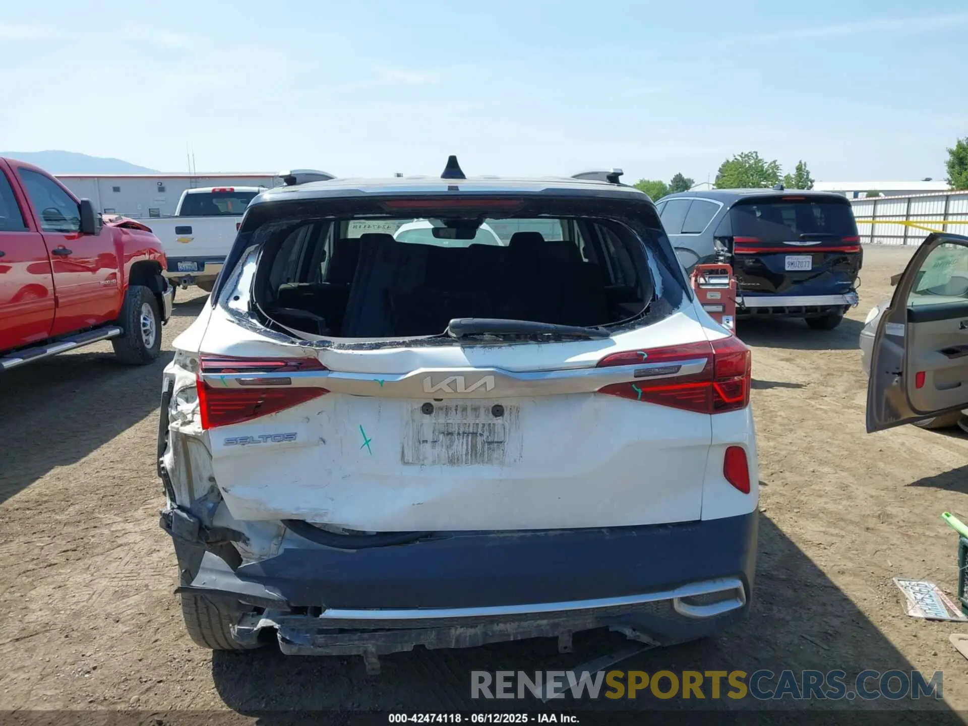 17 Photograph of a damaged car KNDETCA21P7455438 KIA SELTOS 2023