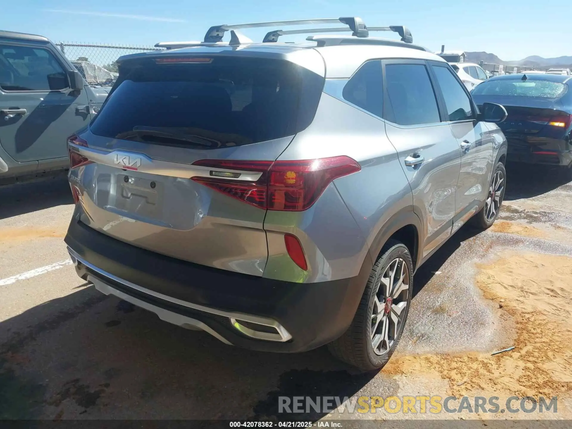 4 Фотография поврежденного автомобиля KNDETCA24P7412986 KIA SELTOS 2023