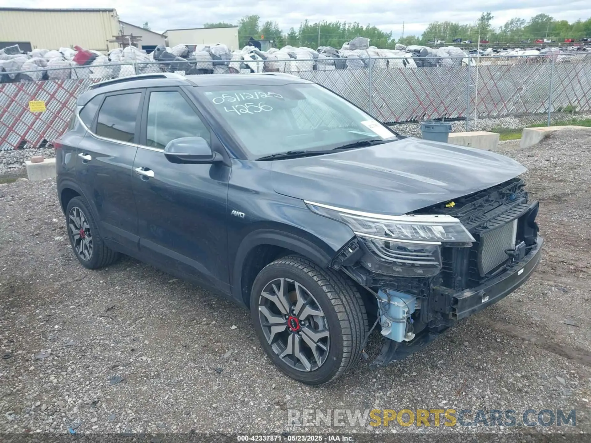 1 Photograph of a damaged car KNDETCA25P7354256 KIA SELTOS 2023