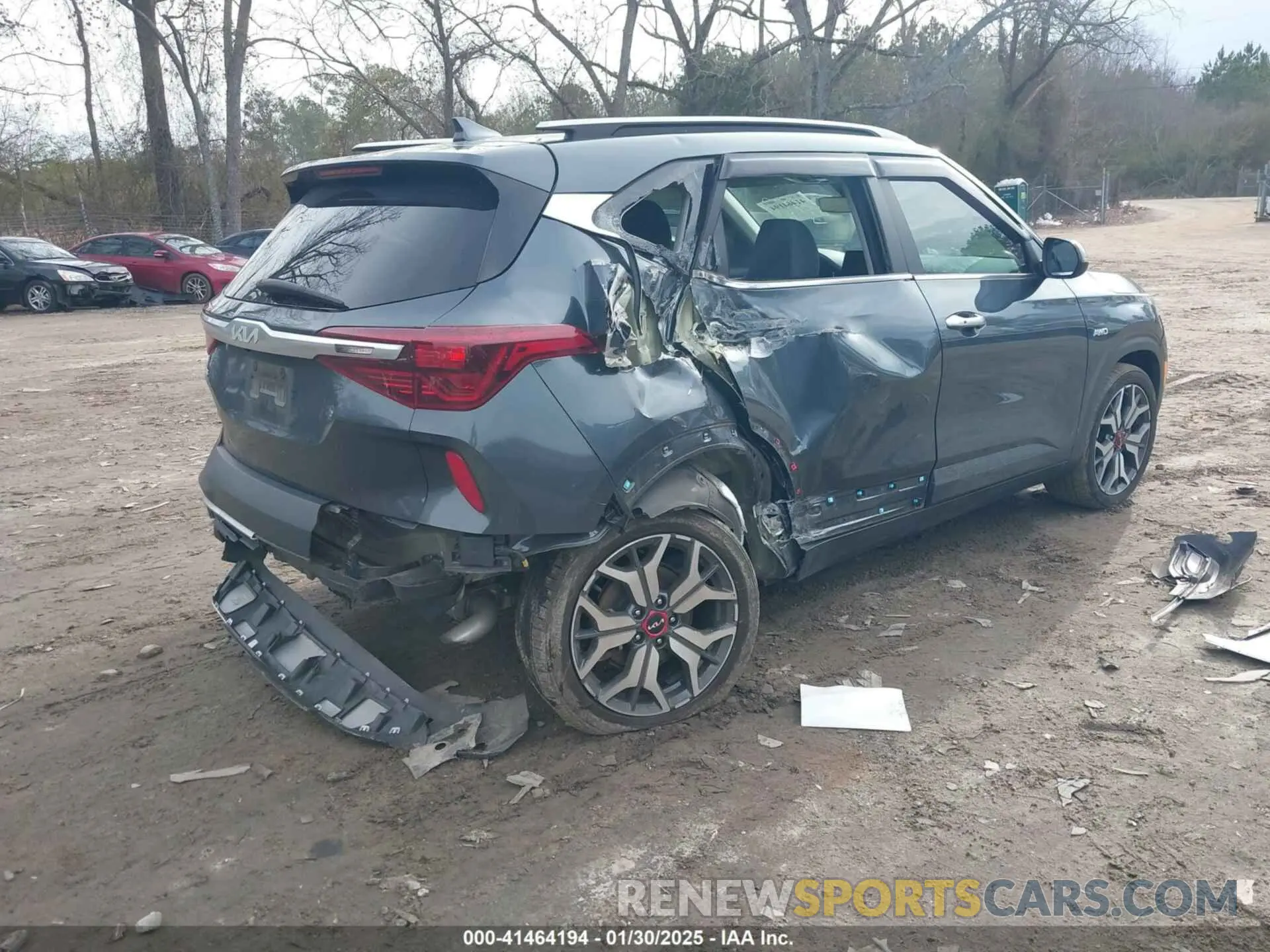 4 Photograph of a damaged car KNDETCA25P7383806 KIA SELTOS 2023