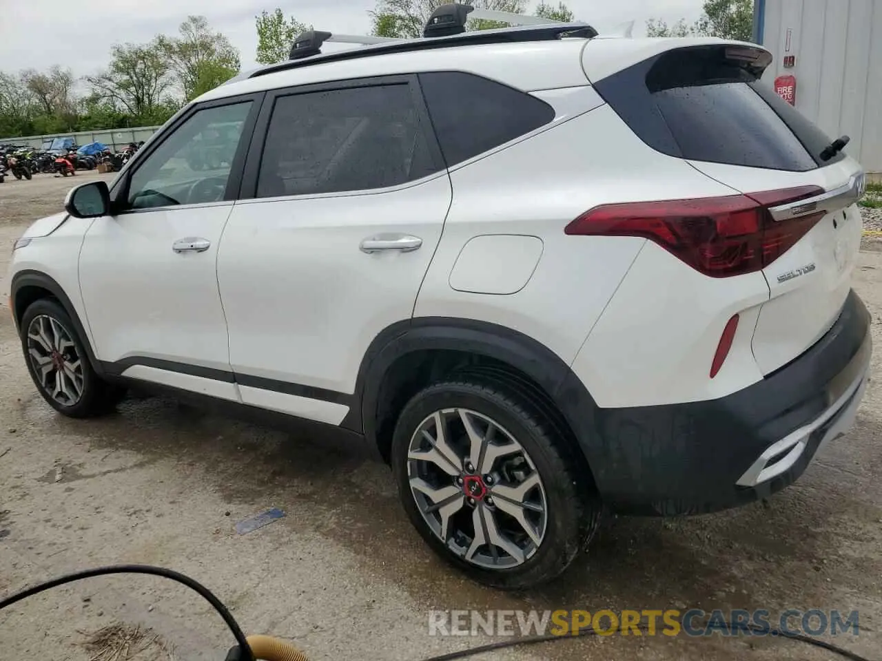 2 Фотография поврежденного автомобиля KNDETCA25P7386169 KIA SELTOS 2023