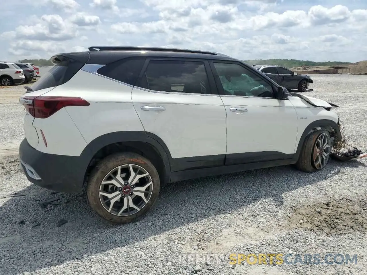 3 Фотография поврежденного автомобиля KNDETCA26P7356193 KIA SELTOS 2023