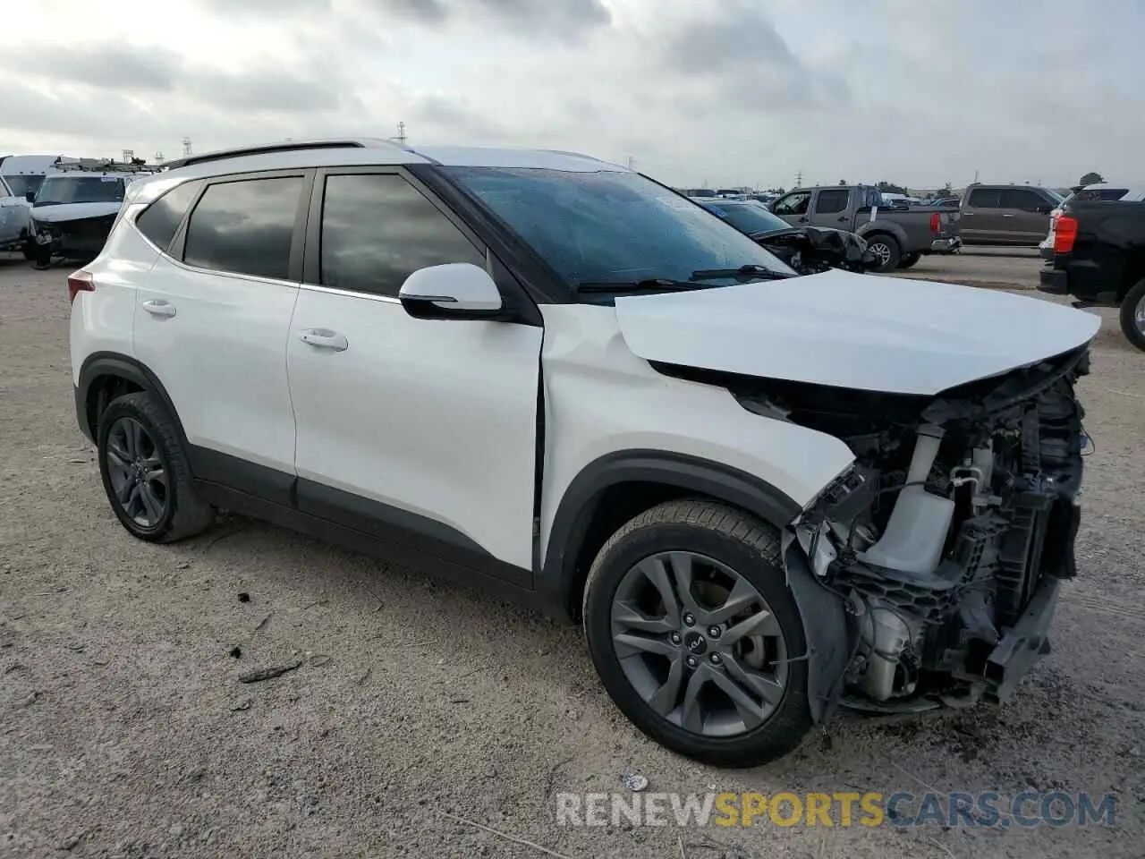4 Фотография поврежденного автомобиля KNDEU2AA0P7392640 KIA SELTOS 2023