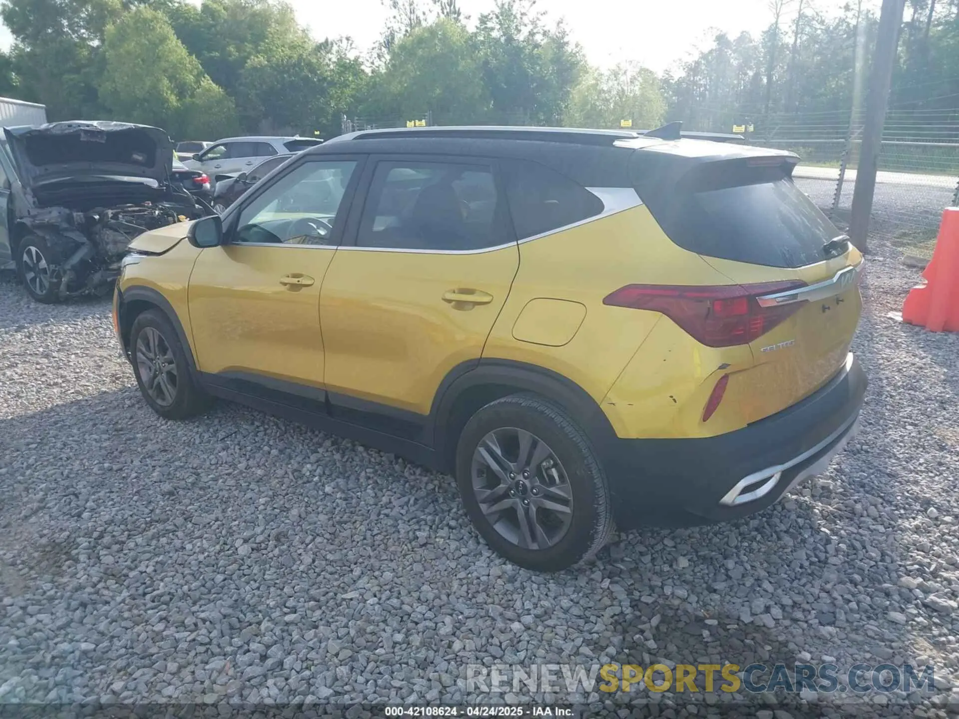 3 Photograph of a damaged car KNDEU2AA1P7396163 KIA SELTOS 2023