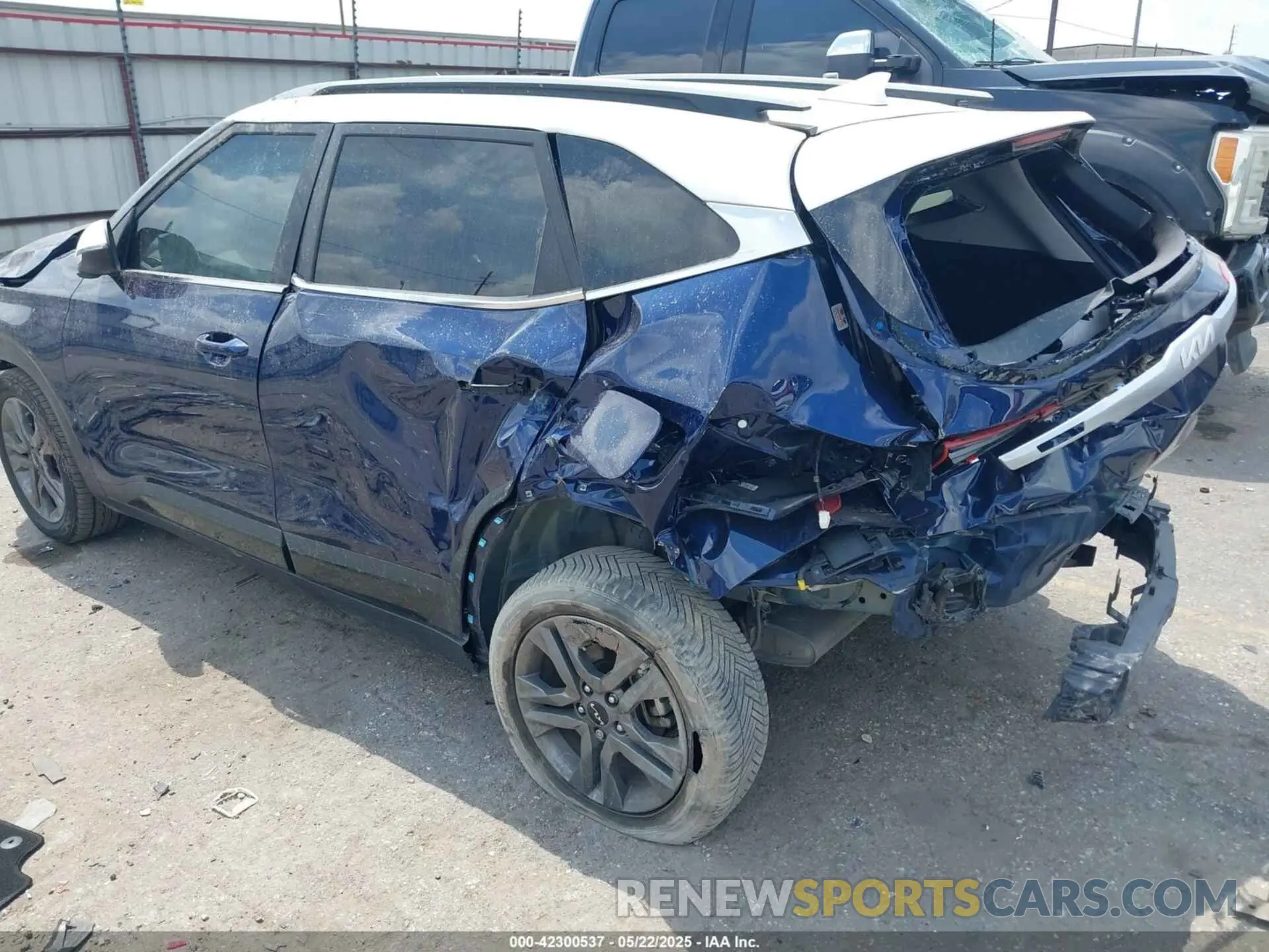 3 Photograph of a damaged car KNDEU2AA3P7397279 KIA SELTOS 2023