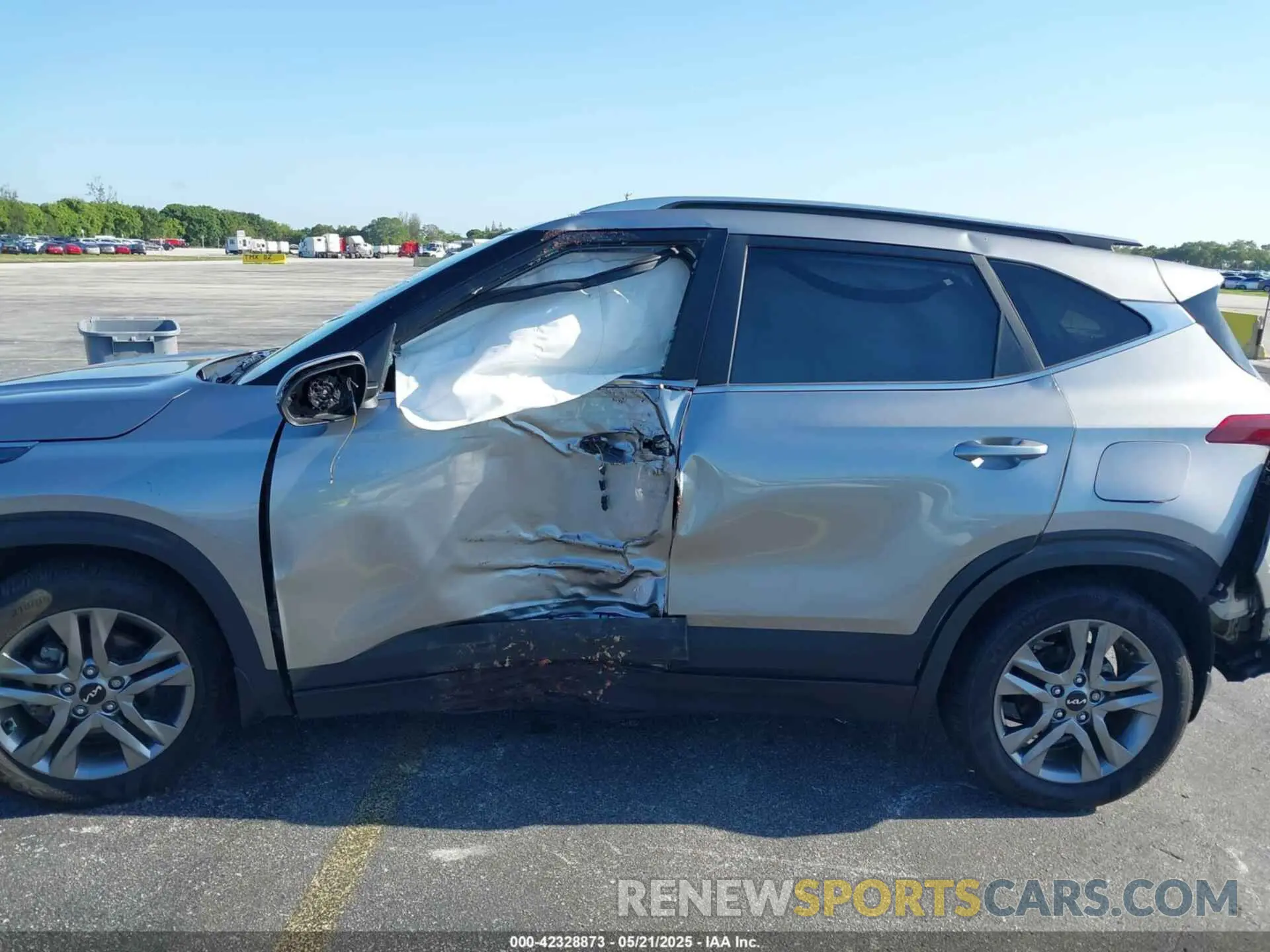 13 Photograph of a damaged car KNDEU2AA3P7414260 KIA SELTOS 2023
