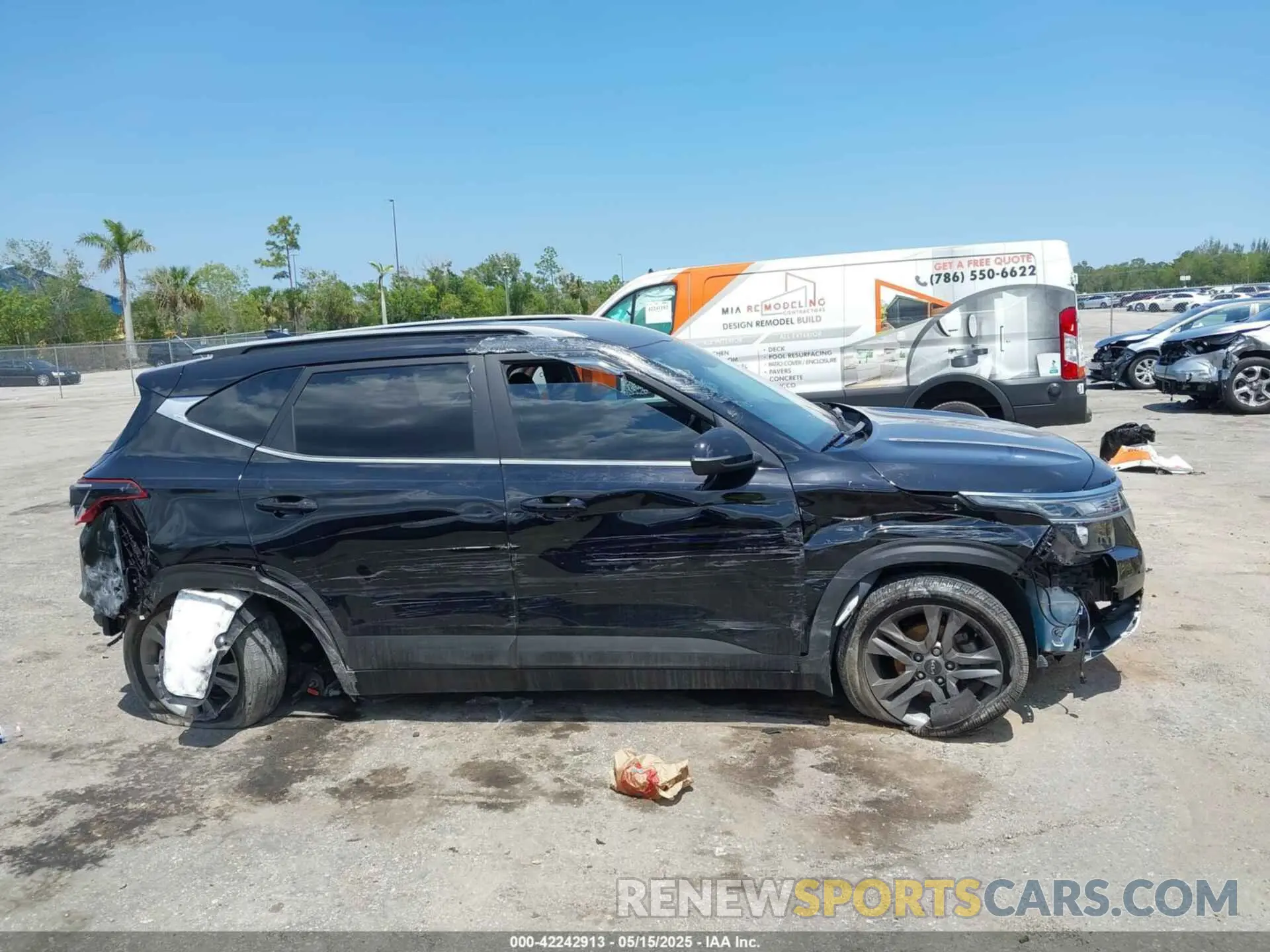 12 Photograph of a damaged car KNDEU2AA4P7371547 KIA SELTOS 2023