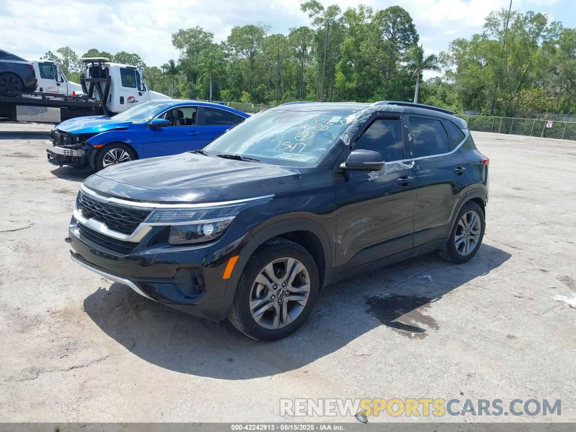 2 Photograph of a damaged car KNDEU2AA4P7371547 KIA SELTOS 2023