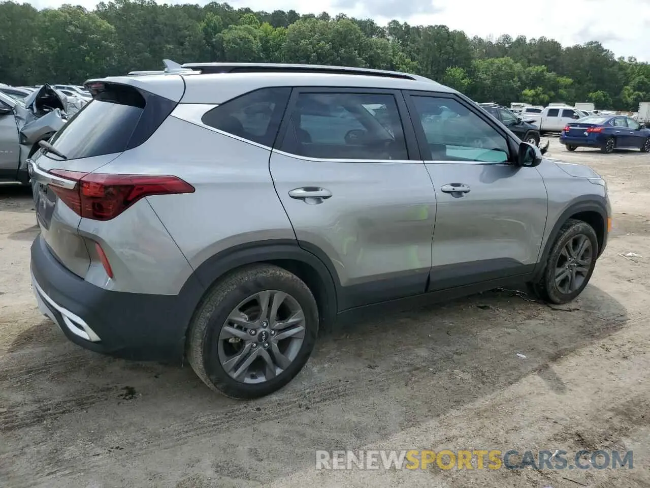 3 Photograph of a damaged car KNDEU2AA4P7432816 KIA SELTOS 2023