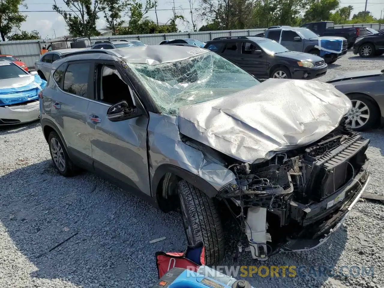 4 Photograph of a damaged car KNDEU2AA4P7452273 KIA SELTOS 2023
