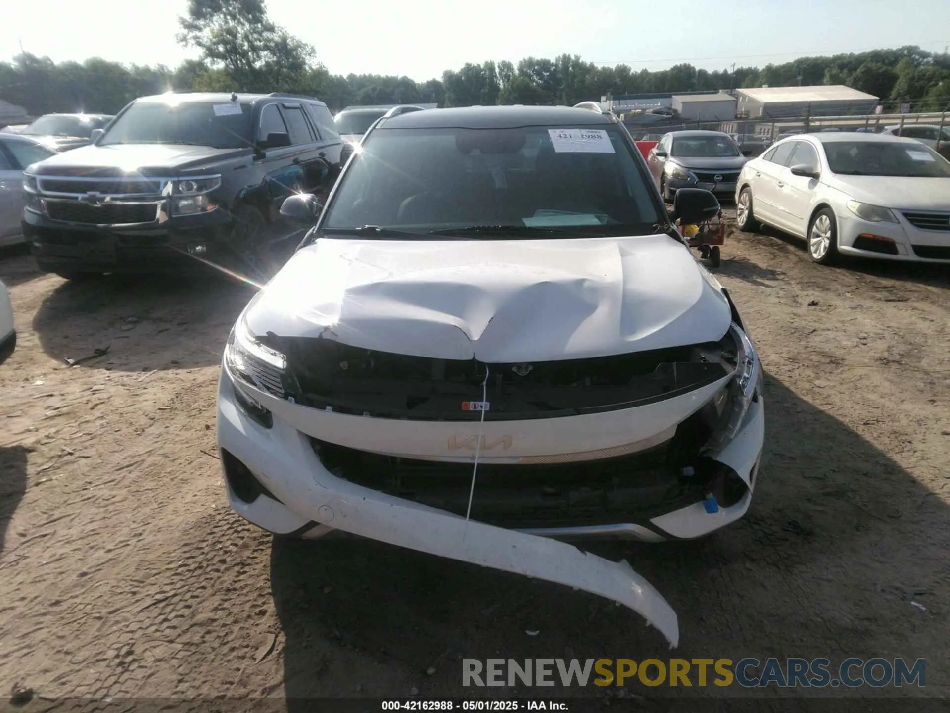 12 Photograph of a damaged car KNDEU2AA7P7398791 KIA SELTOS 2023