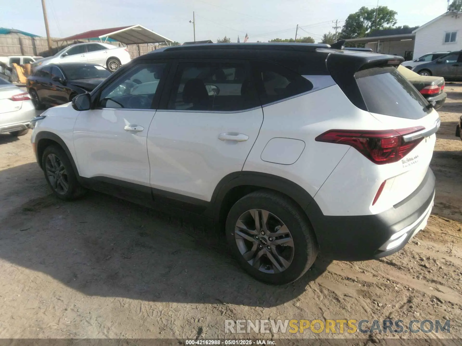 3 Photograph of a damaged car KNDEU2AA7P7398791 KIA SELTOS 2023