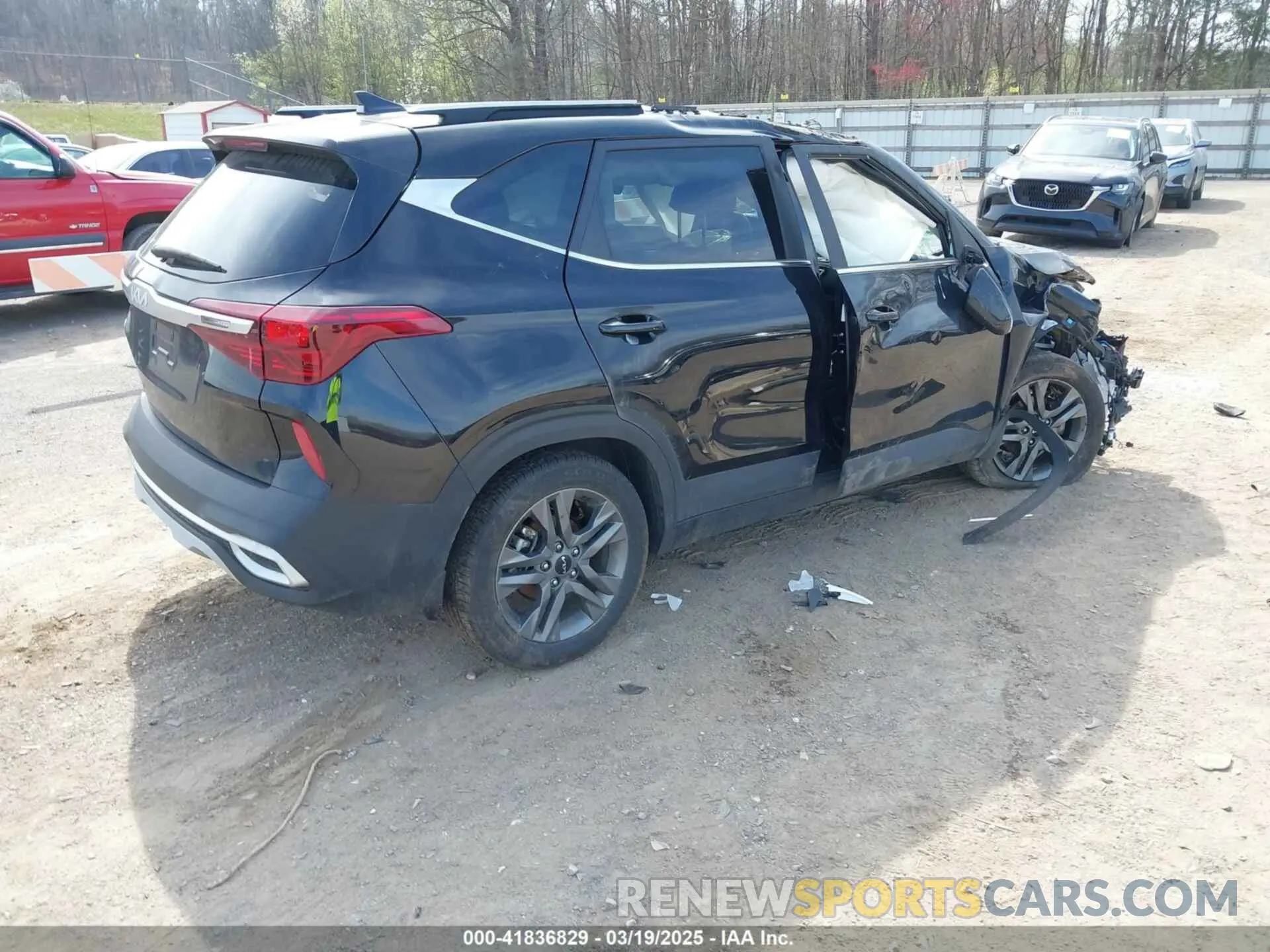 4 Photograph of a damaged car KNDEU2AA9P7367509 KIA SELTOS 2023