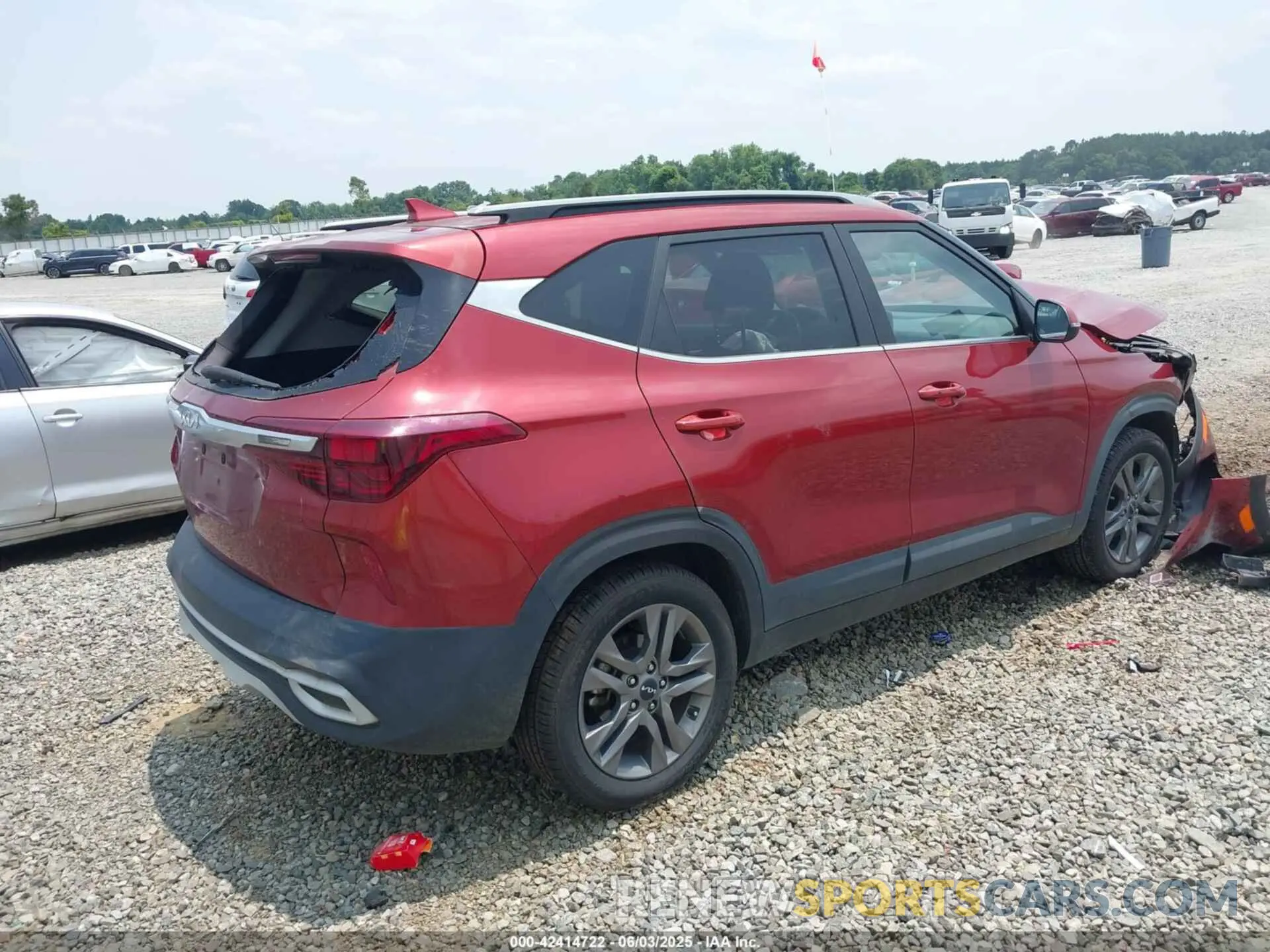 4 Photograph of a damaged car KNDEU2AA9P7394712 KIA SELTOS 2023