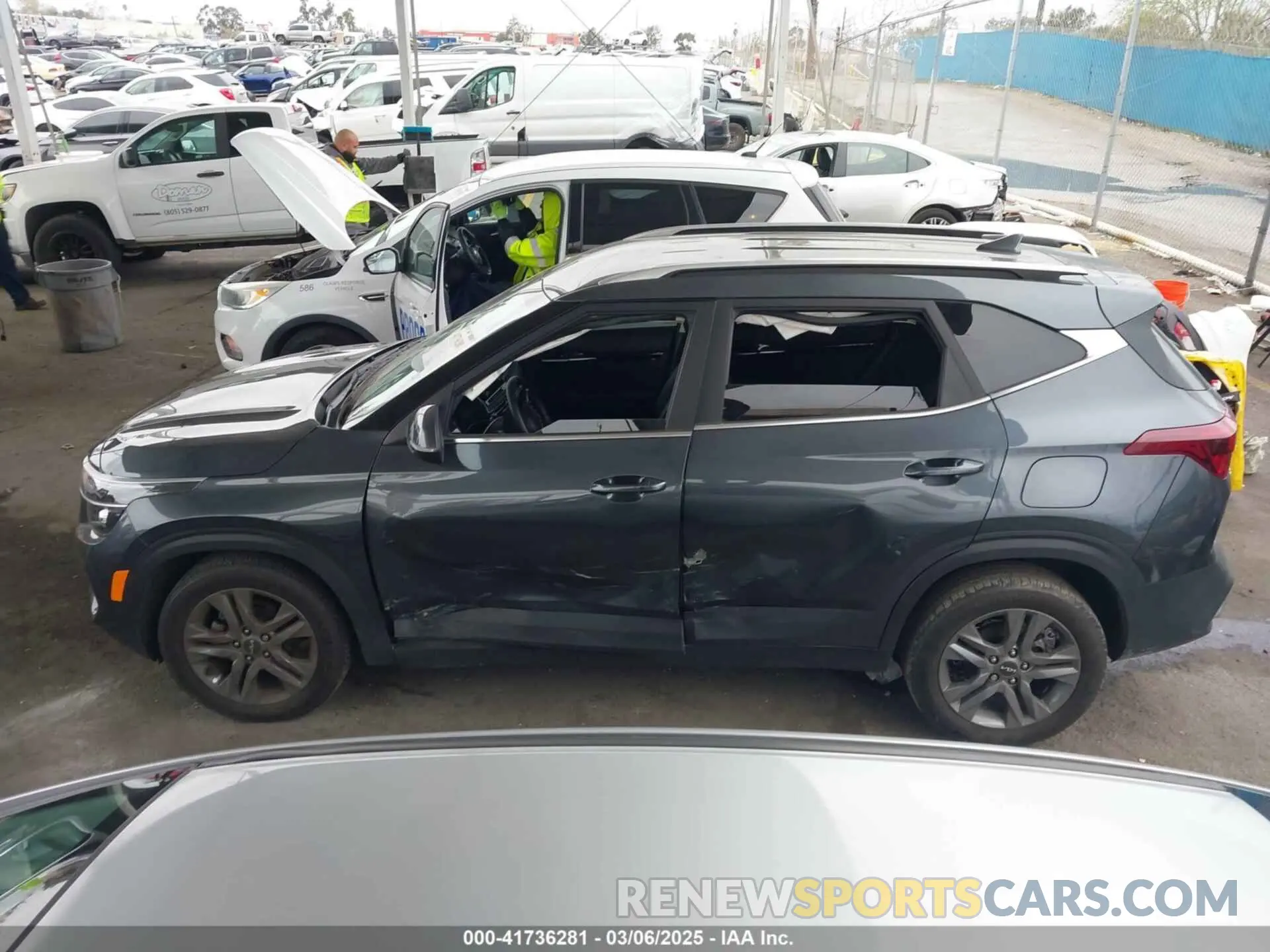 14 Photograph of a damaged car KNDEU2AA9P7457825 KIA SELTOS 2023