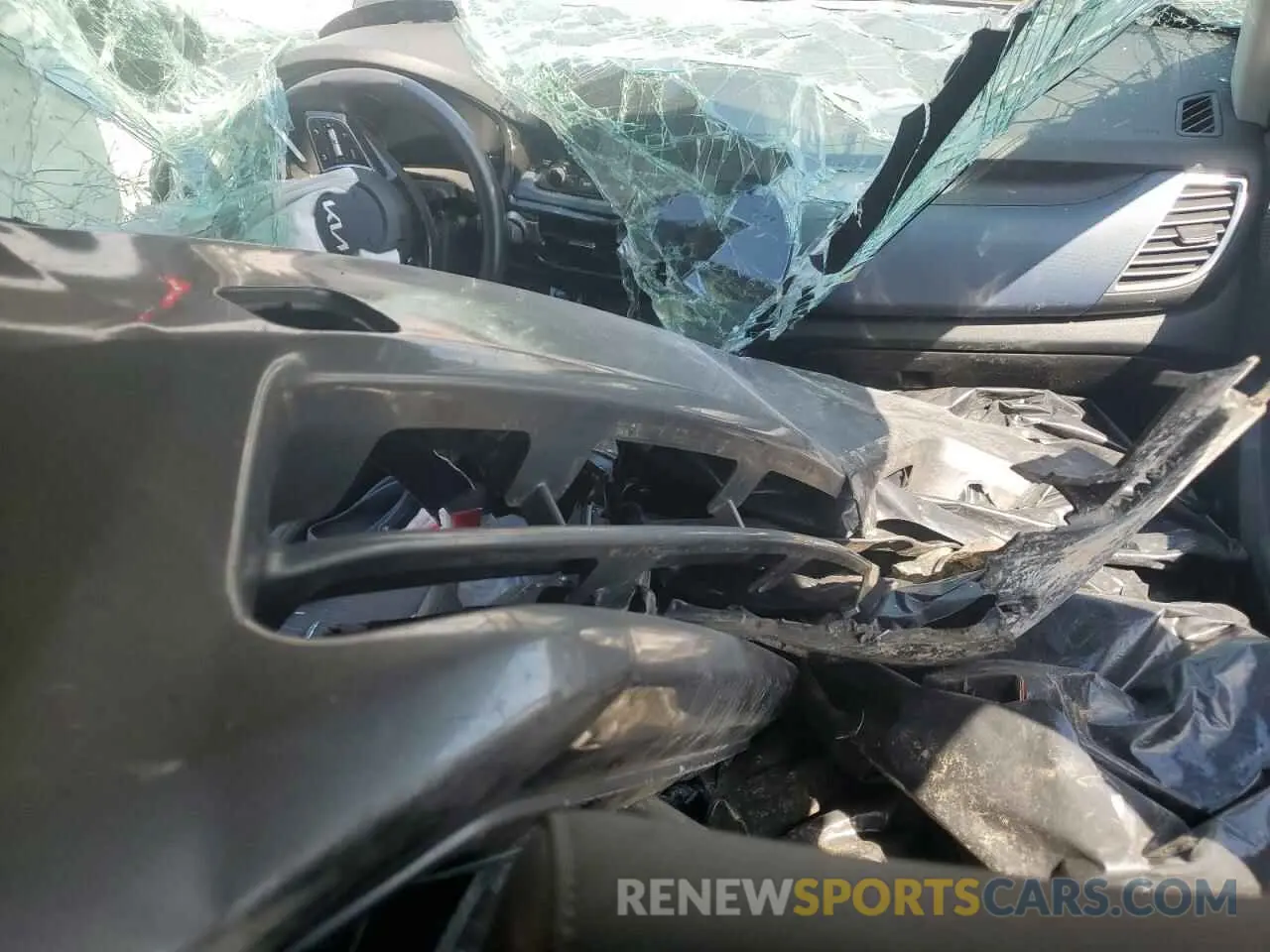 8 Photograph of a damaged car KNDEU2AAXP7378597 KIA SELTOS 2023