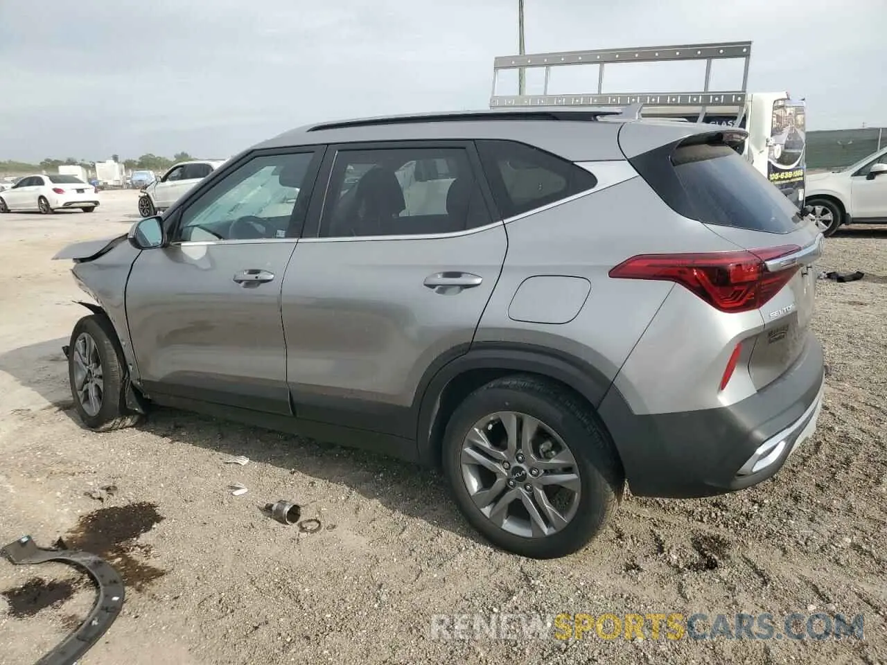 2 Photograph of a damaged car KNDEU2AAXP7432674 KIA SELTOS 2023
