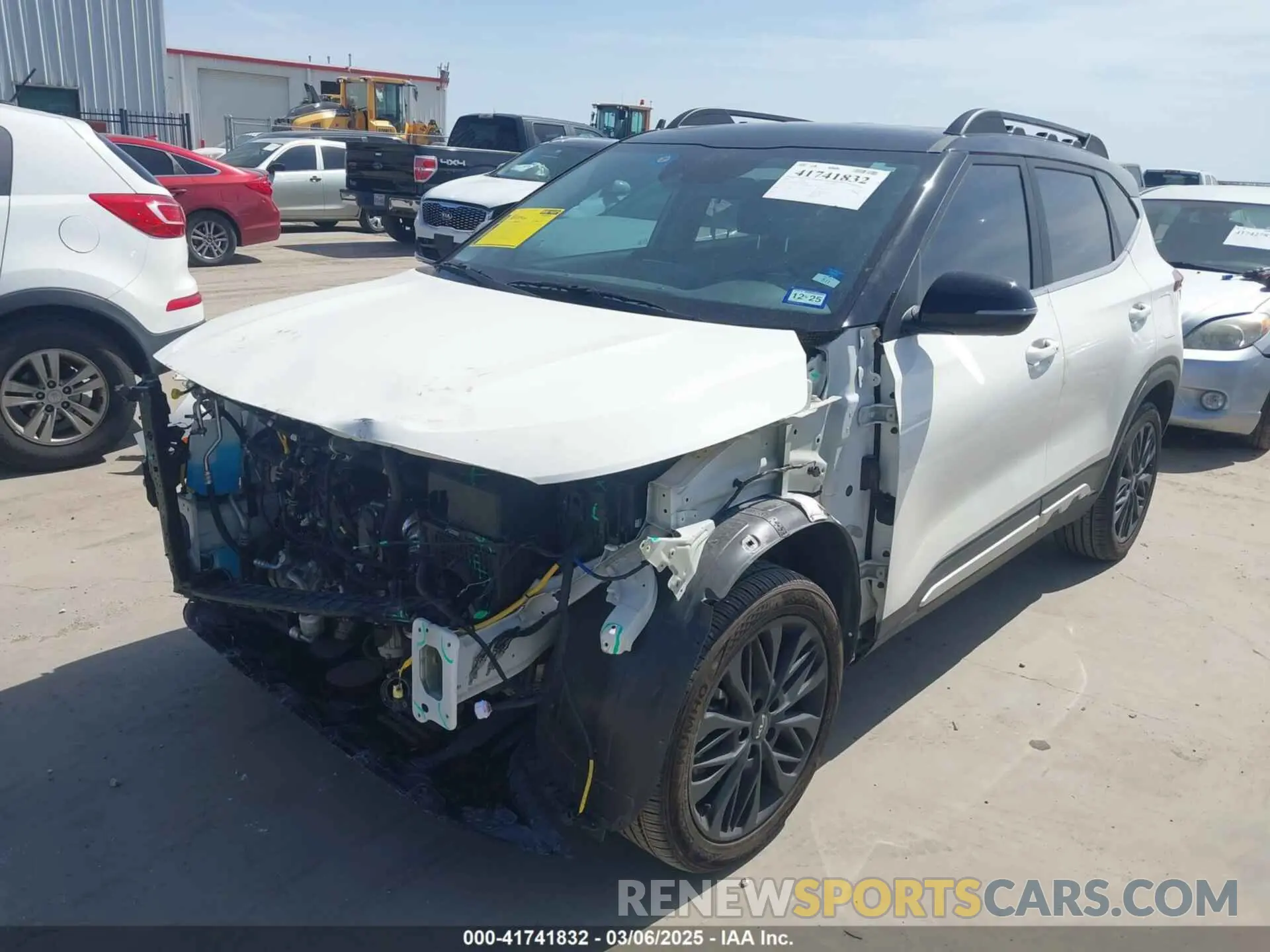 2 Фотография поврежденного автомобиля KNDEUCA21P7402056 KIA SELTOS 2023