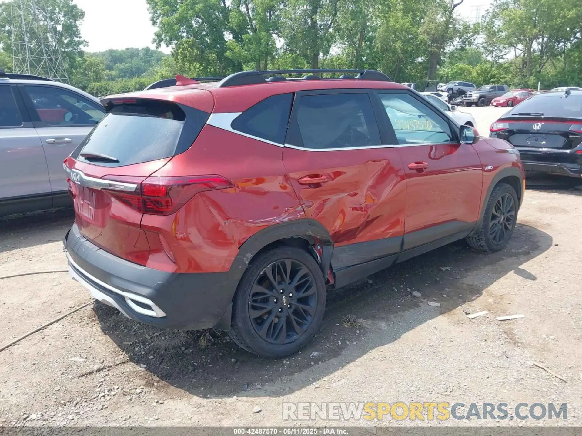 17 Photograph of a damaged car KNDEUCA21P7418631 KIA SELTOS 2023